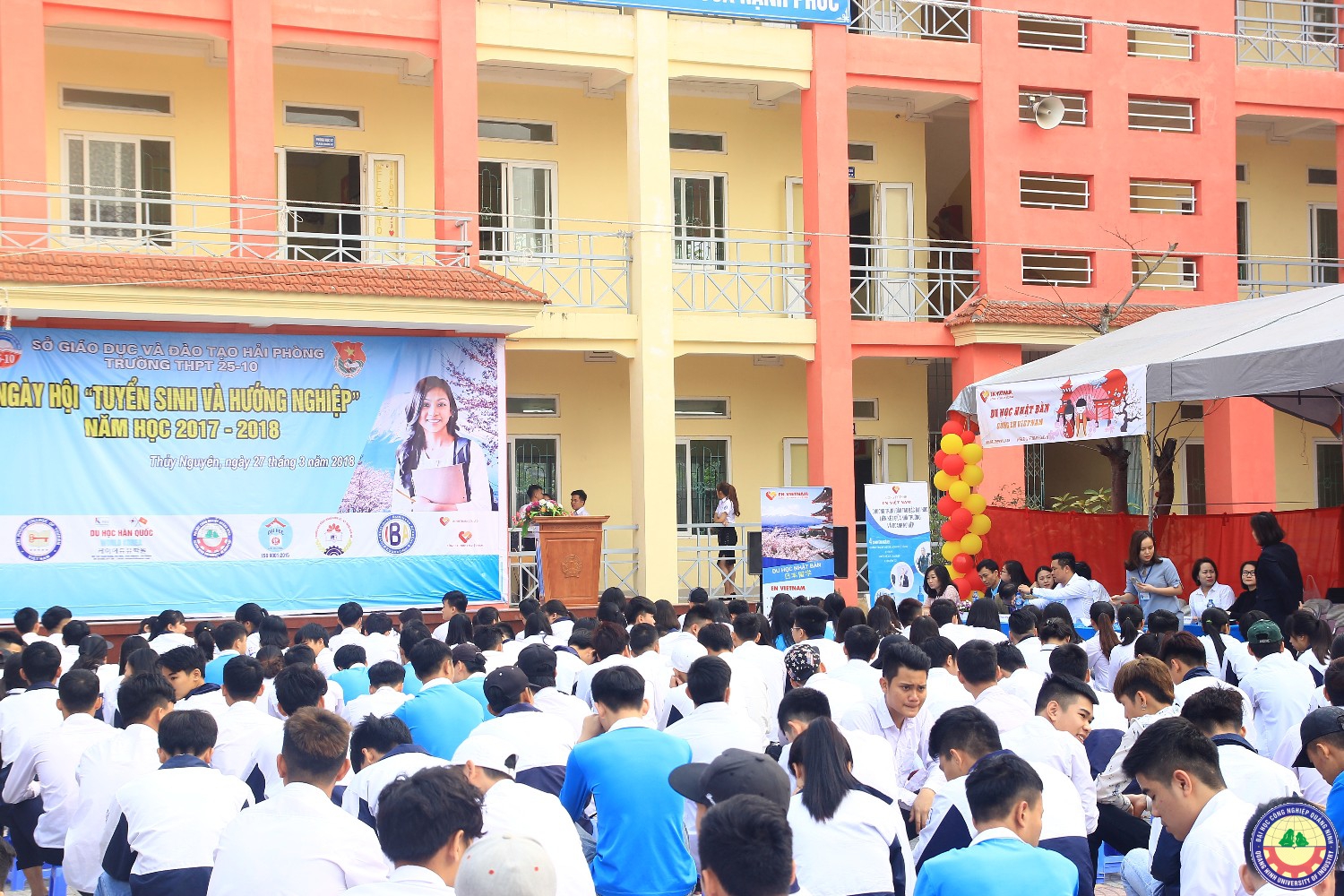 Giao lưu văn nghệ kết hợp với tuyển sinh tại trường 25/10 Thủy Nguyên - Hải Phòng