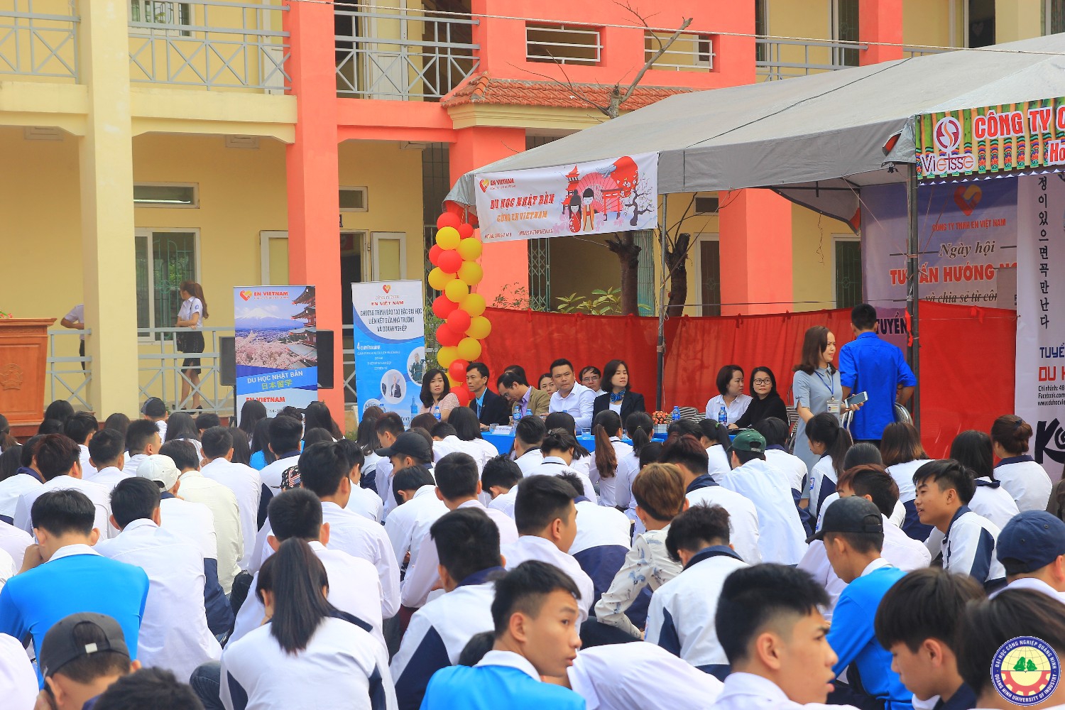 Giao lưu văn nghệ kết hợp với tuyển sinh tại trường 25/10 Thủy Nguyên - Hải Phòng