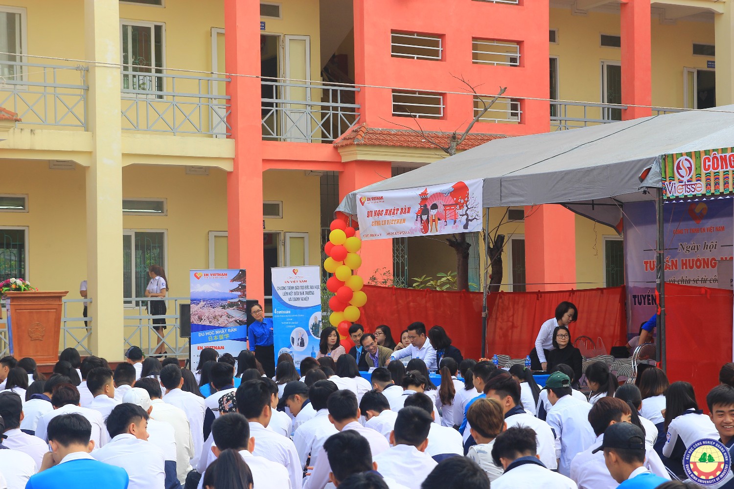 Giao lưu văn nghệ kết hợp với tuyển sinh tại trường 25/10 Thủy Nguyên - Hải Phòng