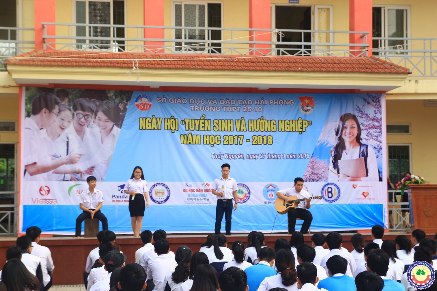 Giao lưu văn nghệ kết hợp với tuyển sinh tại trường 25/10 Thủy Nguyên - Hải Phòng
