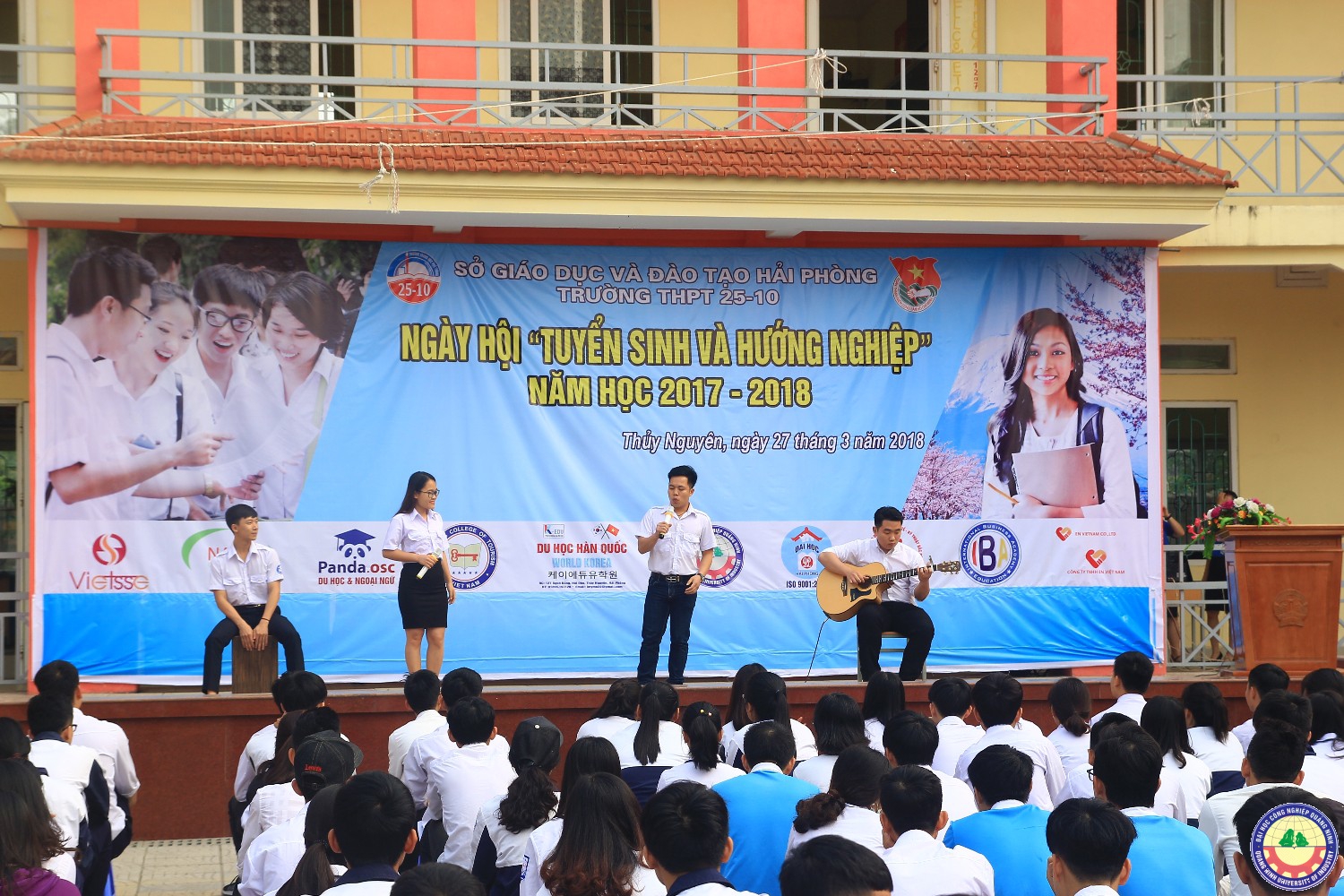 Giao lưu văn nghệ kết hợp với tuyển sinh tại trường 25/10 Thủy Nguyên - Hải Phòng
