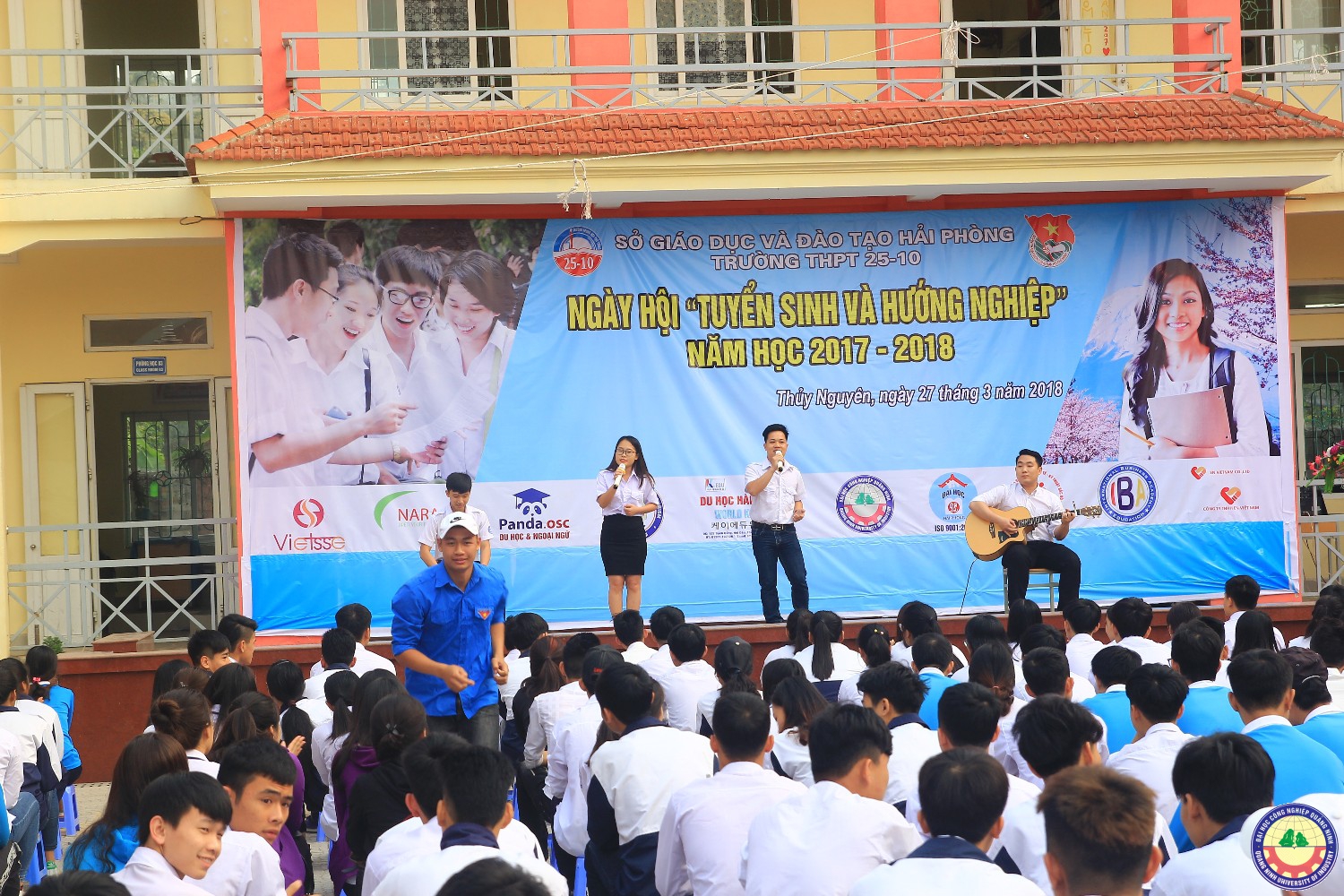 Giao lưu văn nghệ kết hợp với tuyển sinh tại trường 25/10 Thủy Nguyên - Hải Phòng