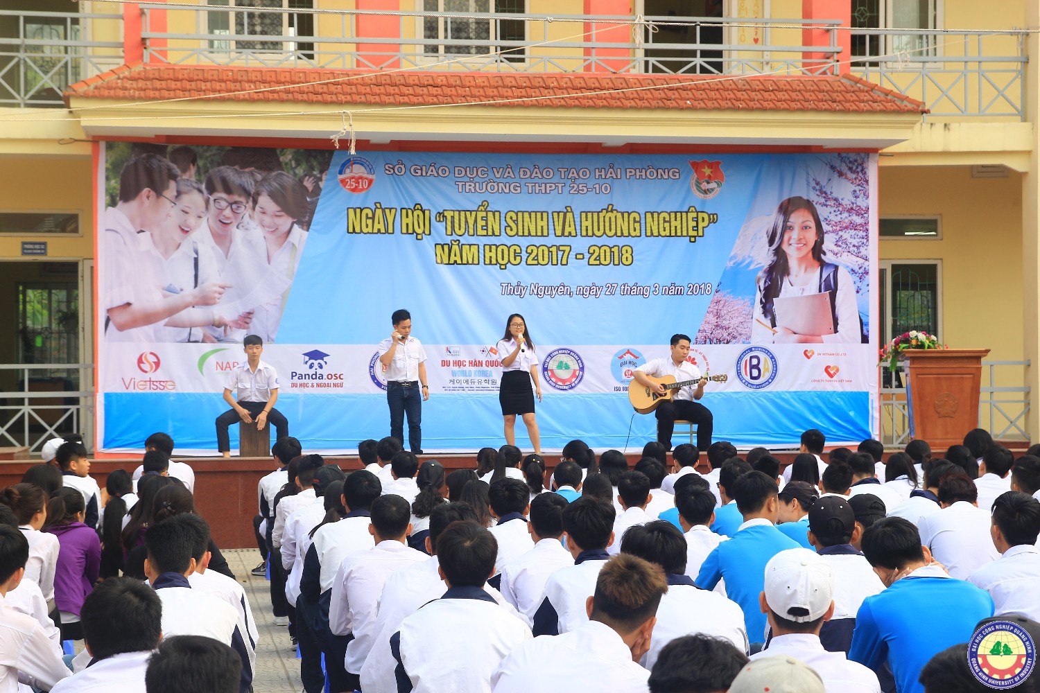 Giao lưu văn nghệ kết hợp với tuyển sinh tại trường 25/10 Thủy Nguyên - Hải Phòng