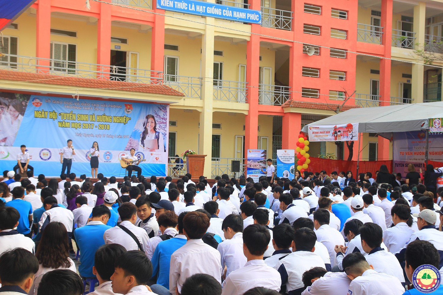 Giao lưu văn nghệ kết hợp với tuyển sinh tại trường 25/10 Thủy Nguyên - Hải Phòng