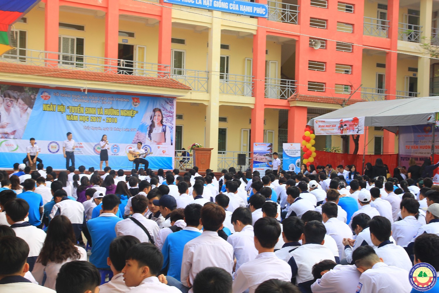 Giao lưu văn nghệ kết hợp với tuyển sinh tại trường 25/10 Thủy Nguyên - Hải Phòng