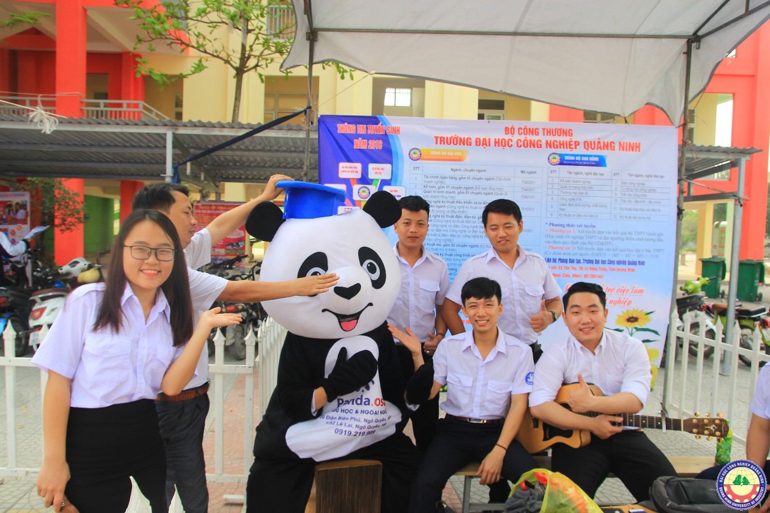 Giao lưu văn nghệ kết hợp với tuyển sinh tại trường 25/10 Thủy Nguyên - Hải Phòng