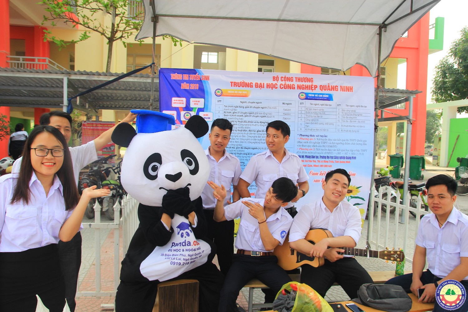 Giao lưu văn nghệ kết hợp với tuyển sinh tại trường 25/10 Thủy Nguyên - Hải Phòng