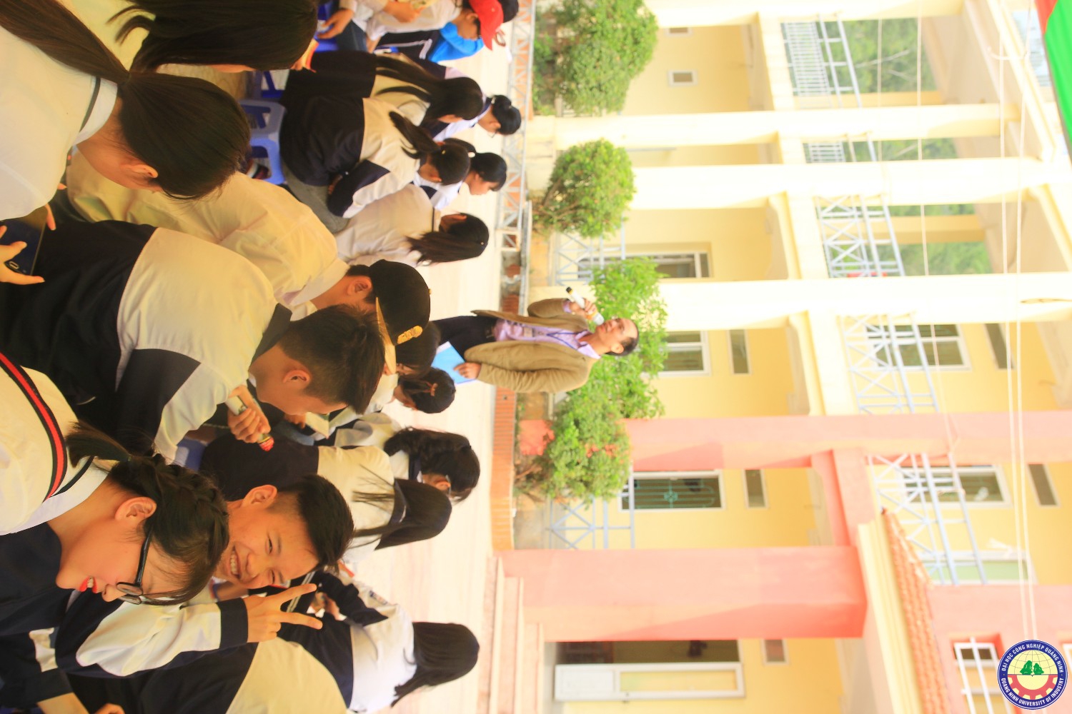 Giao lưu văn nghệ kết hợp với tuyển sinh tại trường 25/10 Thủy Nguyên - Hải Phòng
