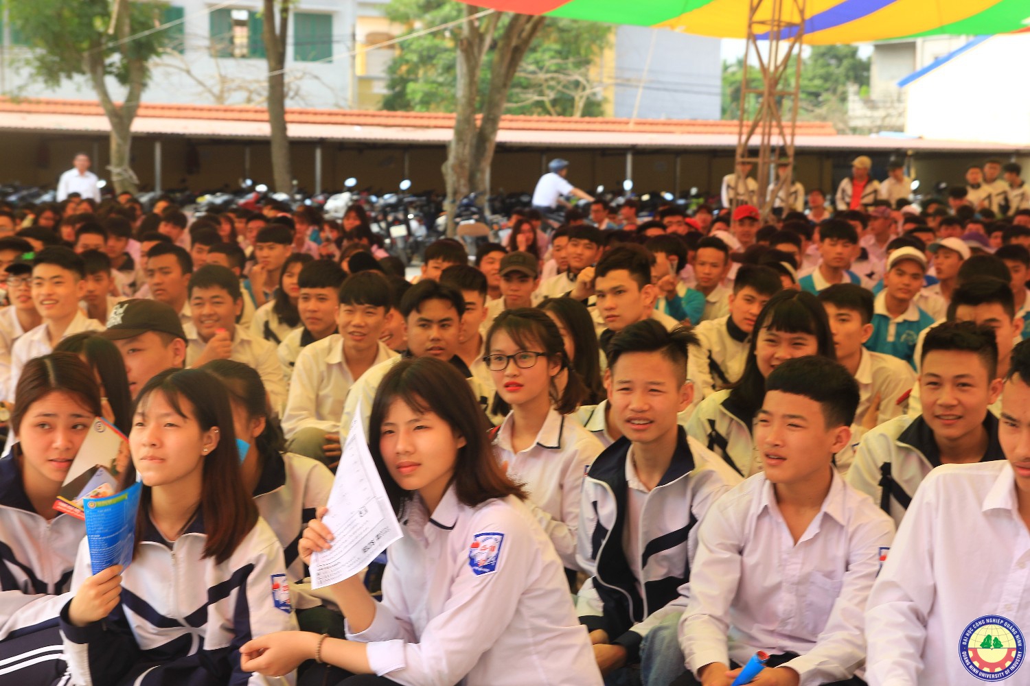 Giao lưu văn nghệ kết hợp với tuyển sinh tại trường 25/10 Thủy Nguyên - Hải Phòng
