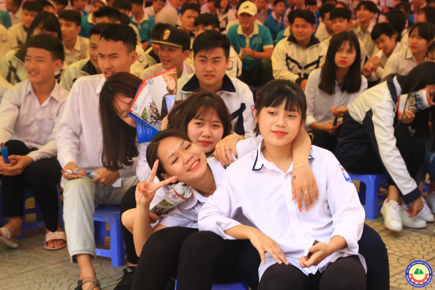Giao lưu văn nghệ kết hợp với tuyển sinh tại trường 25/10 Thủy Nguyên - Hải Phòng