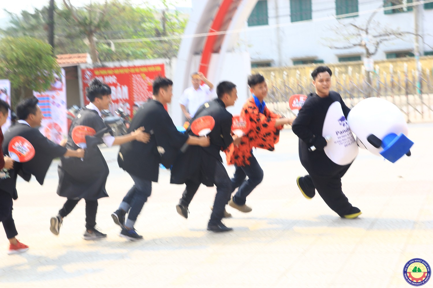 Giao lưu văn nghệ kết hợp với tuyển sinh tại trường 25/10 Thủy Nguyên - Hải Phòng