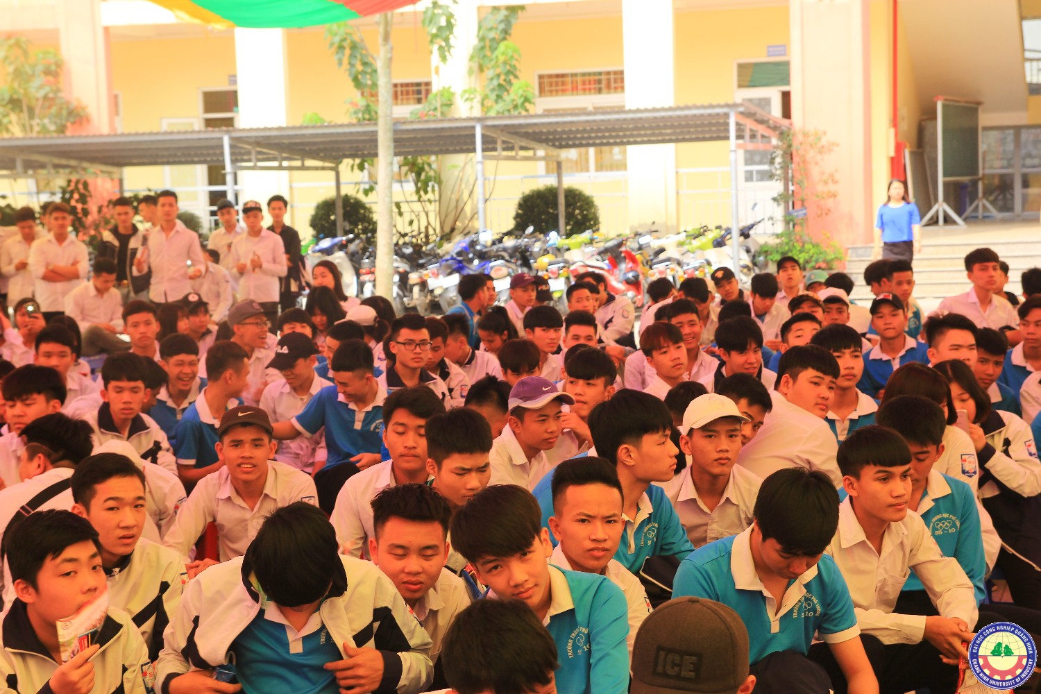 Giao lưu văn nghệ kết hợp với tuyển sinh tại trường 25/10 Thủy Nguyên - Hải Phòng