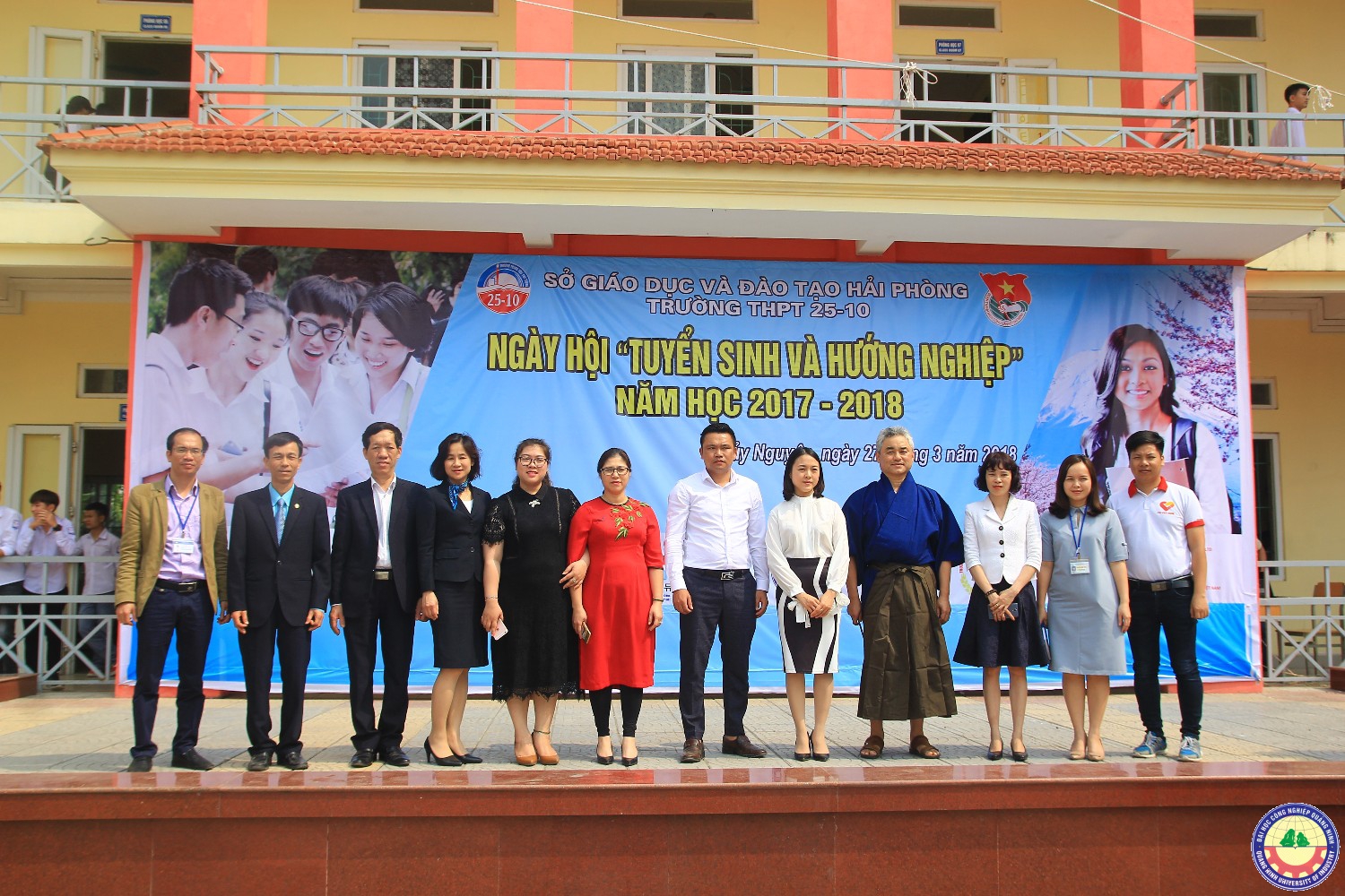 Giao lưu văn nghệ kết hợp với tuyển sinh tại trường 25/10 Thủy Nguyên - Hải Phòng