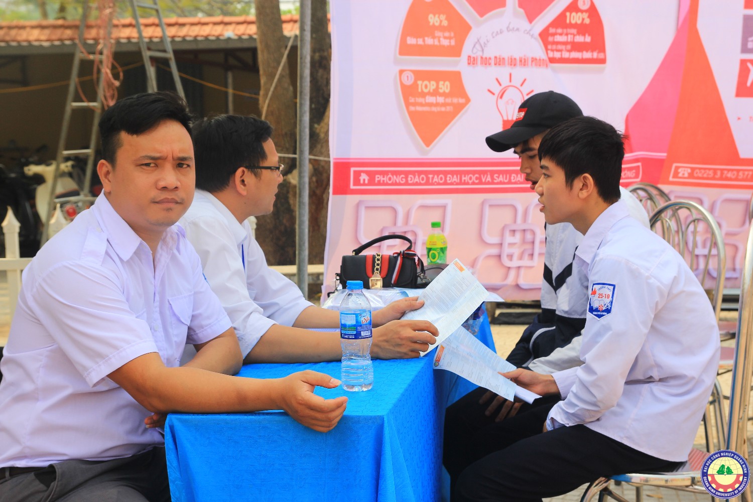 Giao lưu văn nghệ kết hợp với tuyển sinh tại trường 25/10 Thủy Nguyên - Hải Phòng