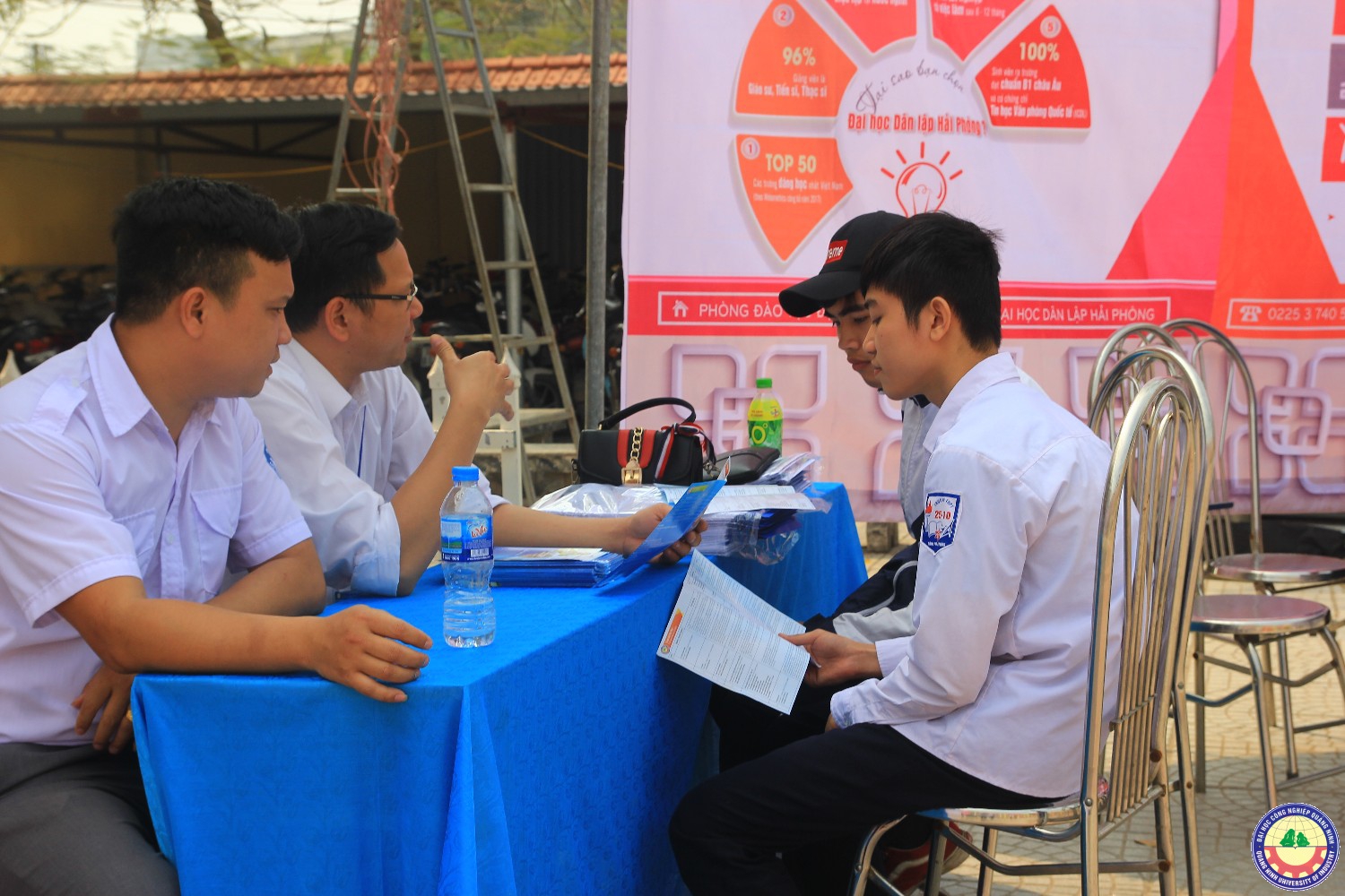 Giao lưu văn nghệ kết hợp với tuyển sinh tại trường 25/10 Thủy Nguyên - Hải Phòng