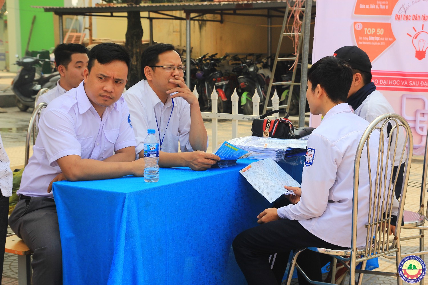Giao lưu văn nghệ kết hợp với tuyển sinh tại trường 25/10 Thủy Nguyên - Hải Phòng