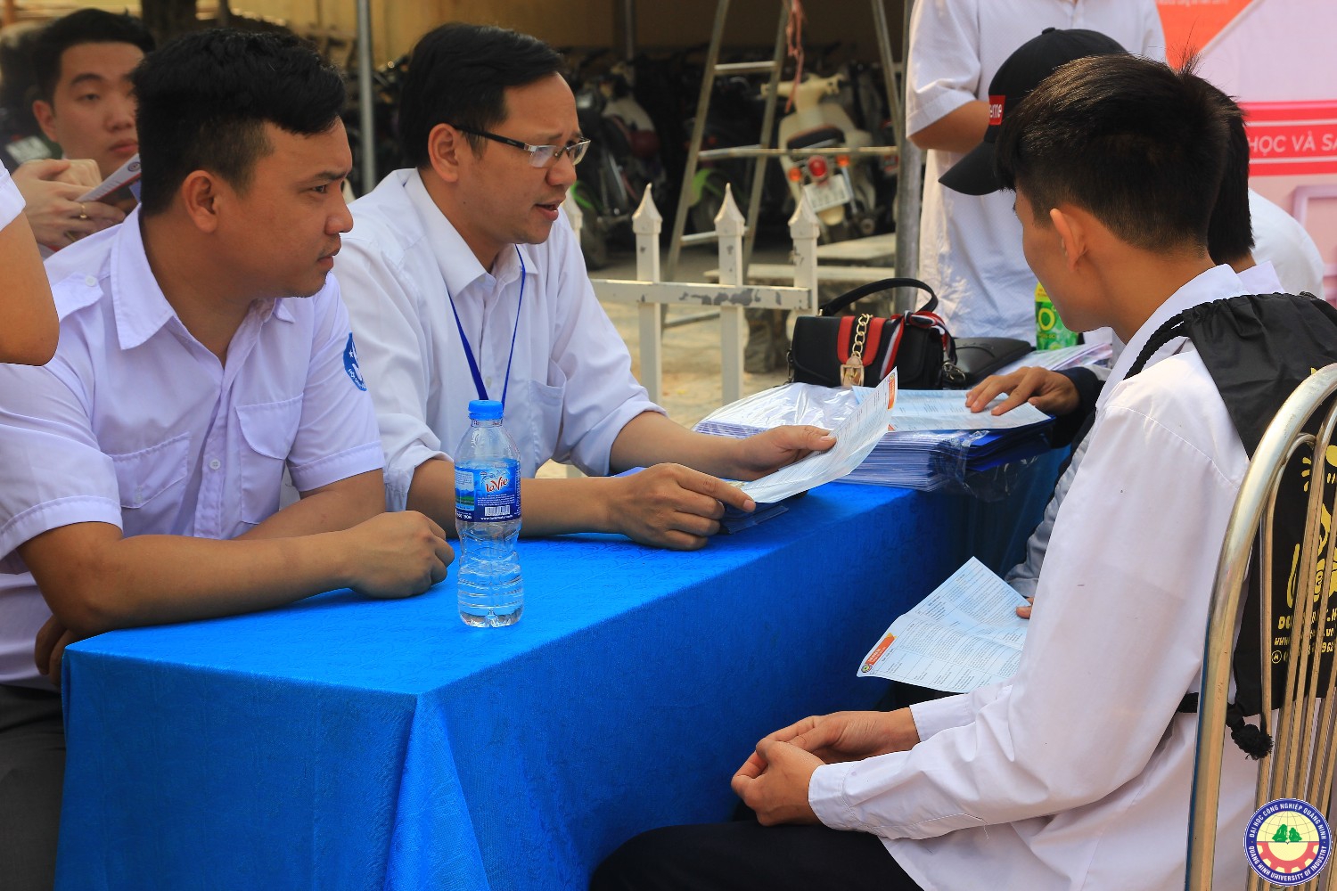 Giao lưu văn nghệ kết hợp với tuyển sinh tại trường 25/10 Thủy Nguyên - Hải Phòng