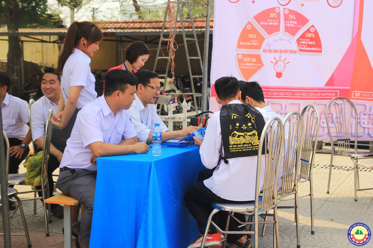 Giao lưu văn nghệ kết hợp với tuyển sinh tại trường 25/10 Thủy Nguyên - Hải Phòng