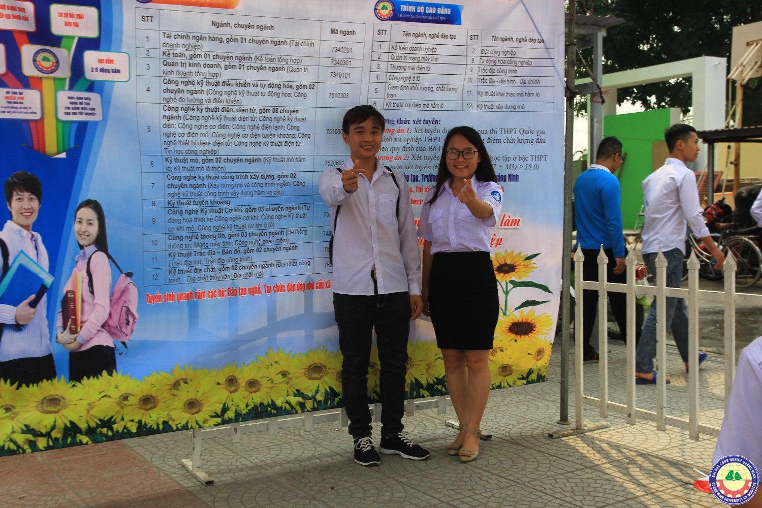 Giao lưu văn nghệ kết hợp với tuyển sinh tại trường 25/10 Thủy Nguyên - Hải Phòng