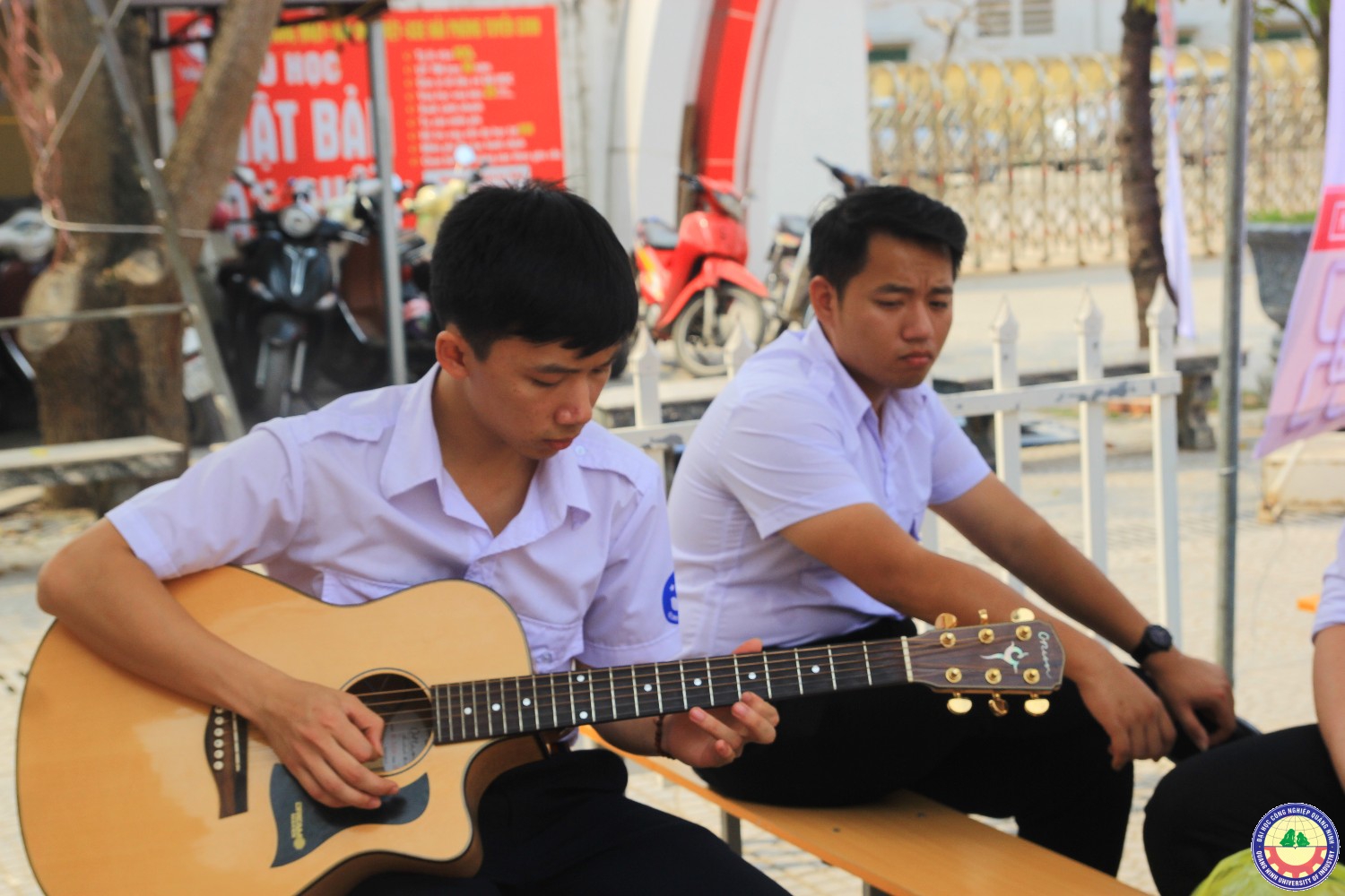 Giao lưu văn nghệ kết hợp với tuyển sinh tại trường 25/10 Thủy Nguyên - Hải Phòng
