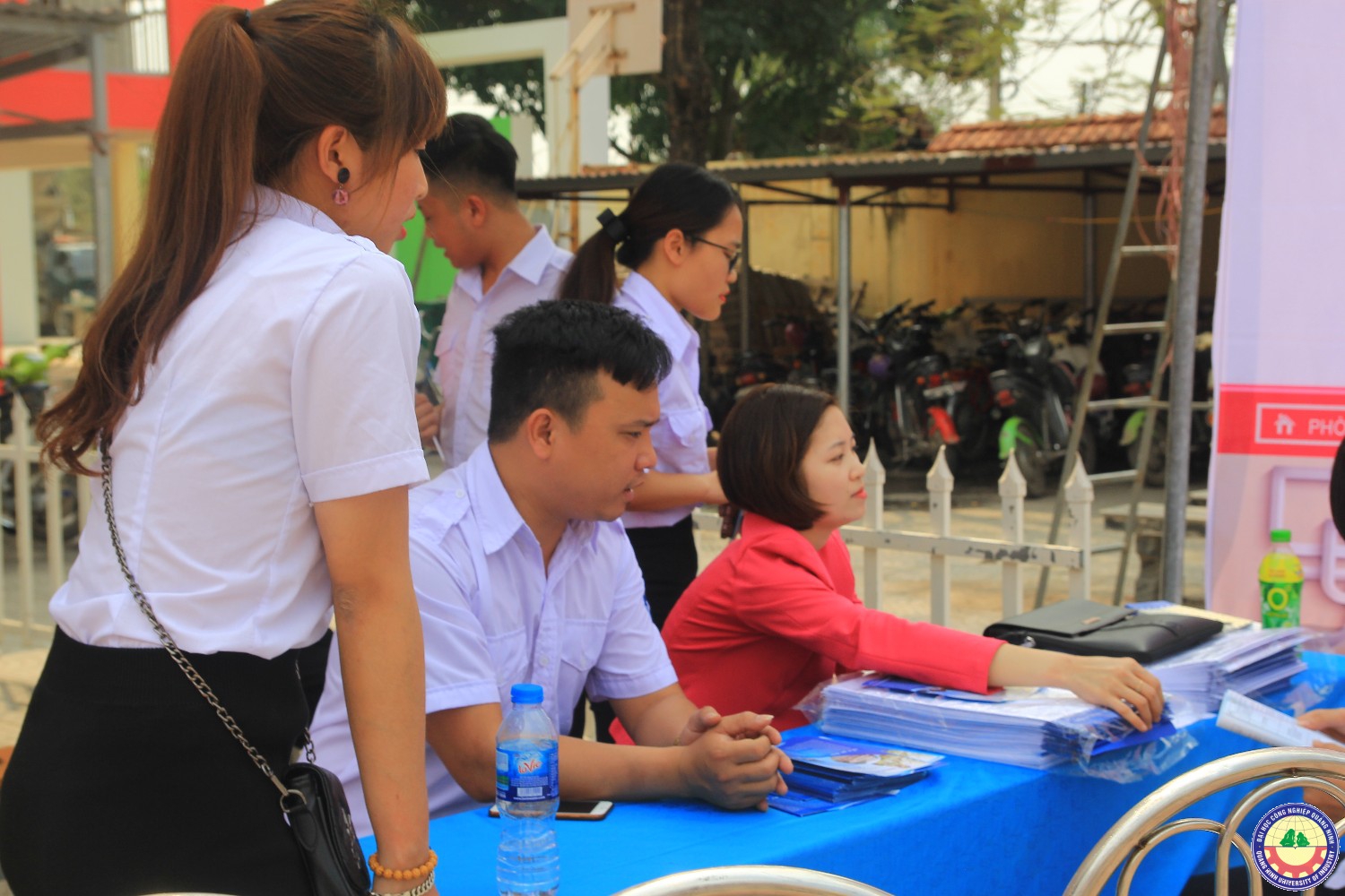 Giao lưu văn nghệ kết hợp với tuyển sinh tại trường 25/10 Thủy Nguyên - Hải Phòng