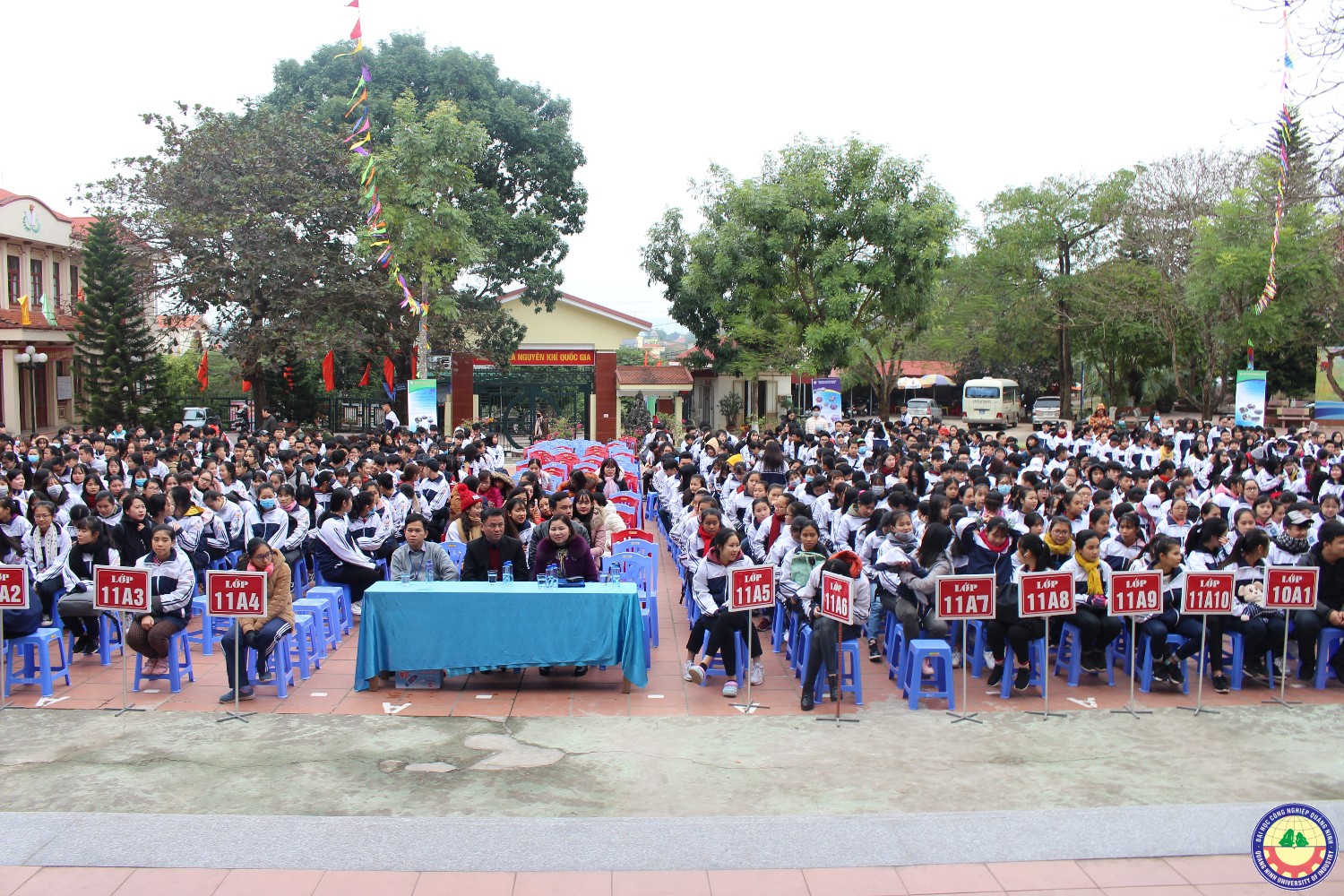 Giao lưu văn nghệ - tuyển sinh giữa trường ĐHCNQN và trường THPT Bạch Đằng (Quảng Yên) 9.1..2018