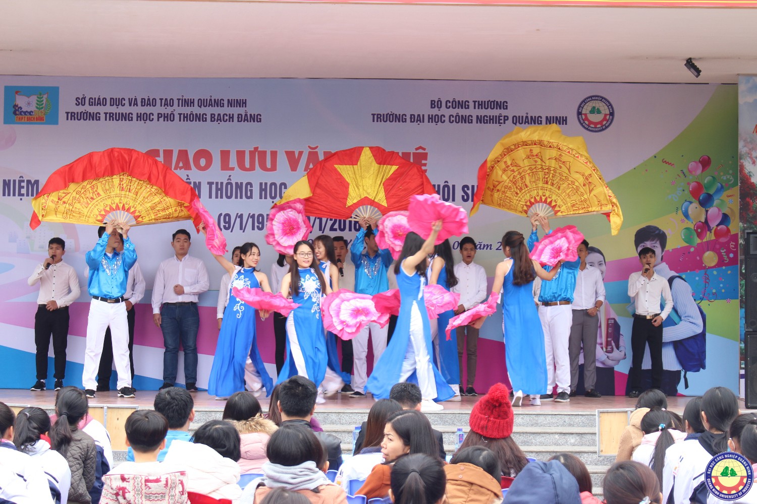 Giao lưu văn nghệ - tuyển sinh giữa trường ĐHCNQN và trường THPT Bạch Đằng (Quảng Yên) 9.1..2018