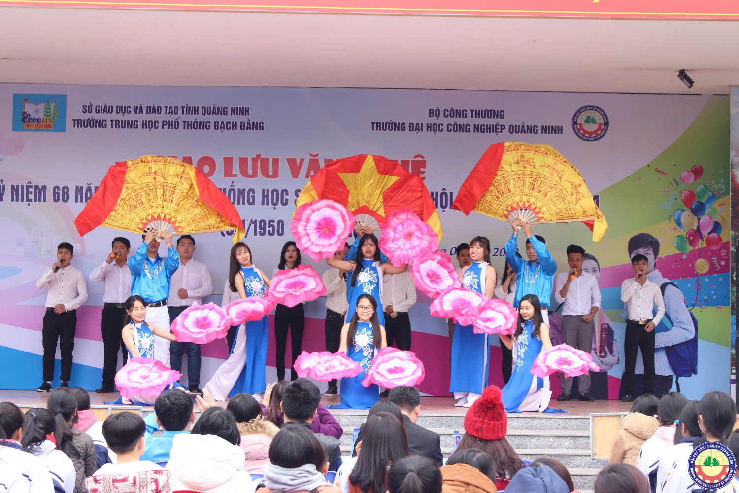 Giao lưu văn nghệ - tuyển sinh giữa trường ĐHCNQN và trường THPT Bạch Đằng (Quảng Yên) 9.1..2018