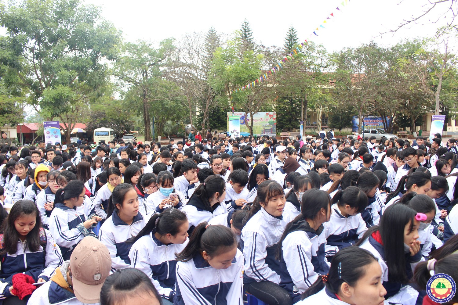Giao lưu văn nghệ - tuyển sinh giữa trường ĐHCNQN và trường THPT Bạch Đằng (Quảng Yên) 9.1..2018