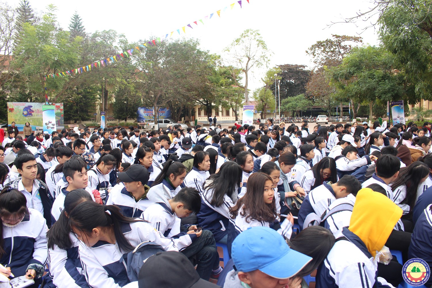 Giao lưu văn nghệ - tuyển sinh giữa trường ĐHCNQN và trường THPT Bạch Đằng (Quảng Yên) 9.1..2018