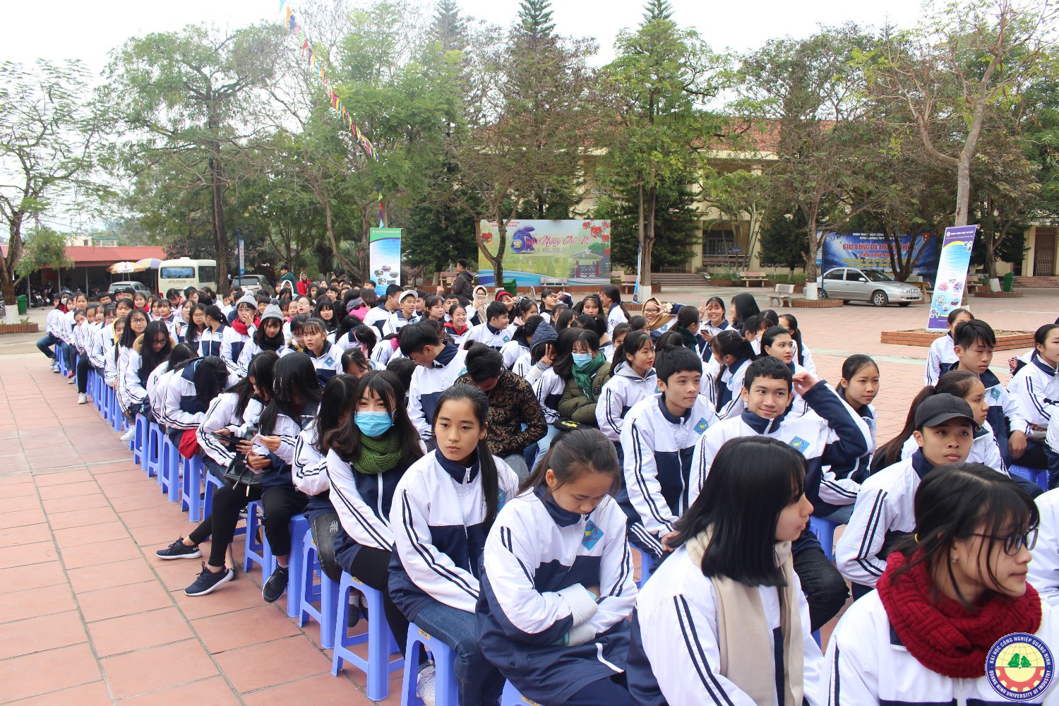 Giao lưu văn nghệ - tuyển sinh giữa trường ĐHCNQN và trường THPT Bạch Đằng (Quảng Yên) 9.1..2018