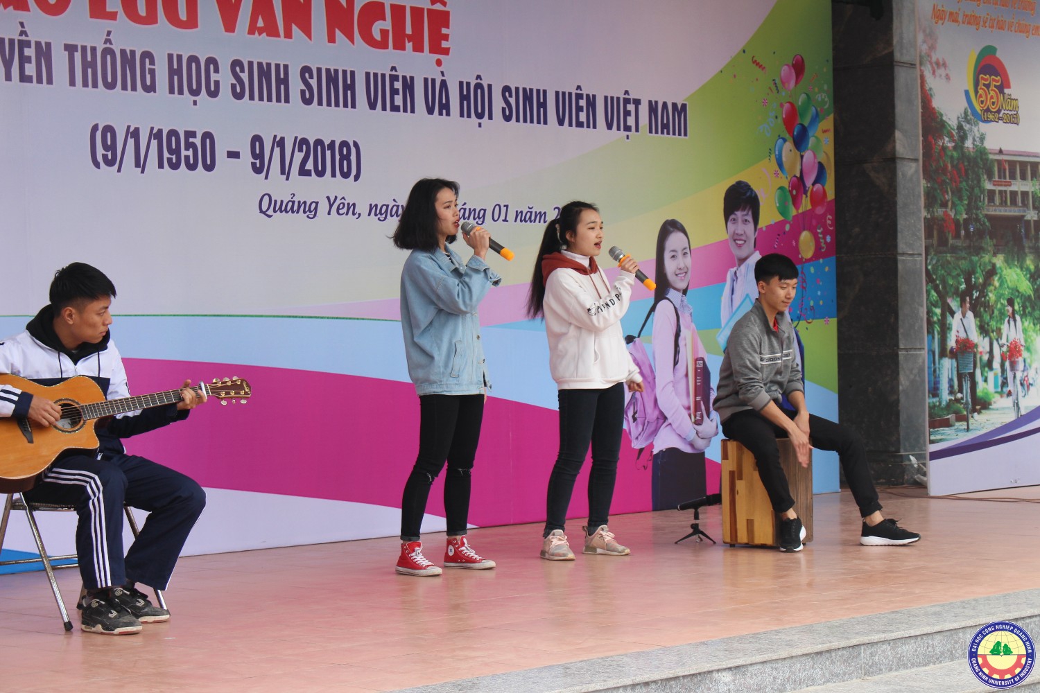 Giao lưu văn nghệ - tuyển sinh giữa trường ĐHCNQN và trường THPT Bạch Đằng (Quảng Yên) 9.1..2018