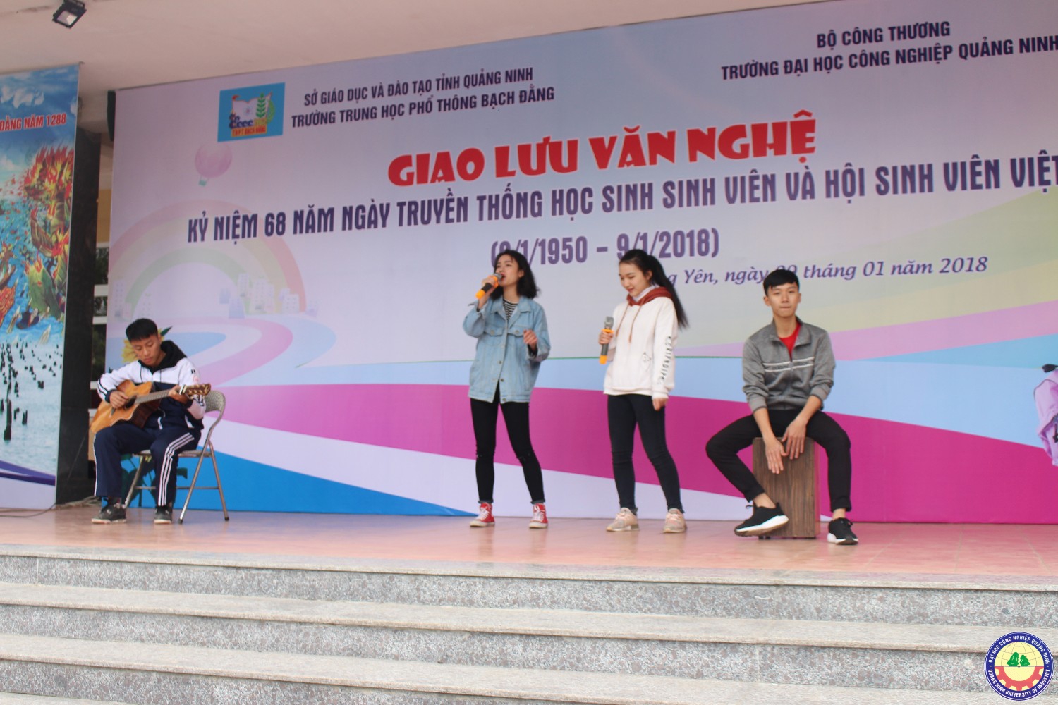 Giao lưu văn nghệ - tuyển sinh giữa trường ĐHCNQN và trường THPT Bạch Đằng (Quảng Yên) 9.1..2018