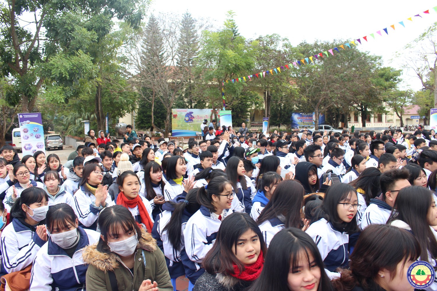 Giao lưu văn nghệ - tuyển sinh giữa trường ĐHCNQN và trường THPT Bạch Đằng (Quảng Yên) 9.1..2018