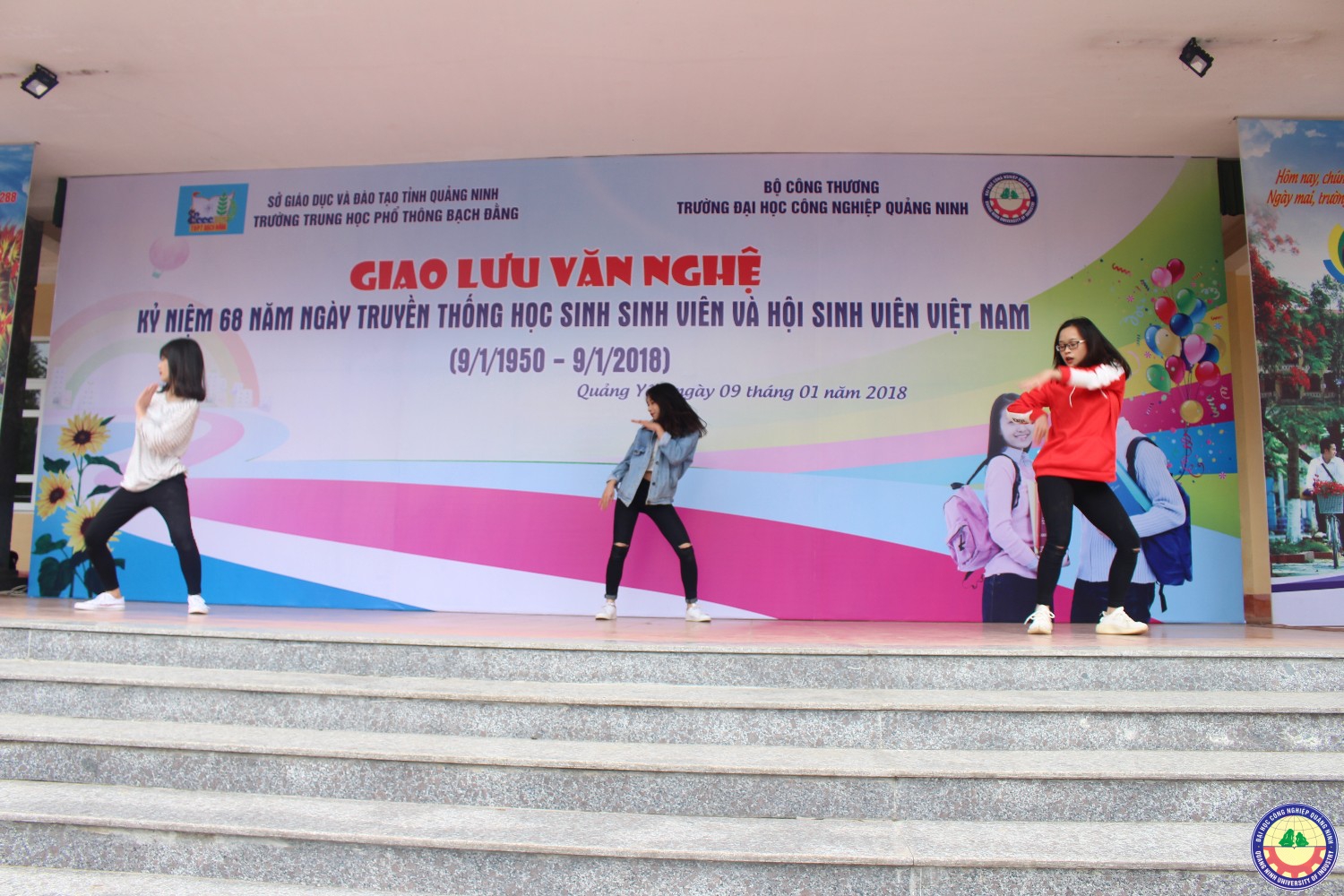 Giao lưu văn nghệ - tuyển sinh giữa trường ĐHCNQN và trường THPT Bạch Đằng (Quảng Yên) 9.1..2018