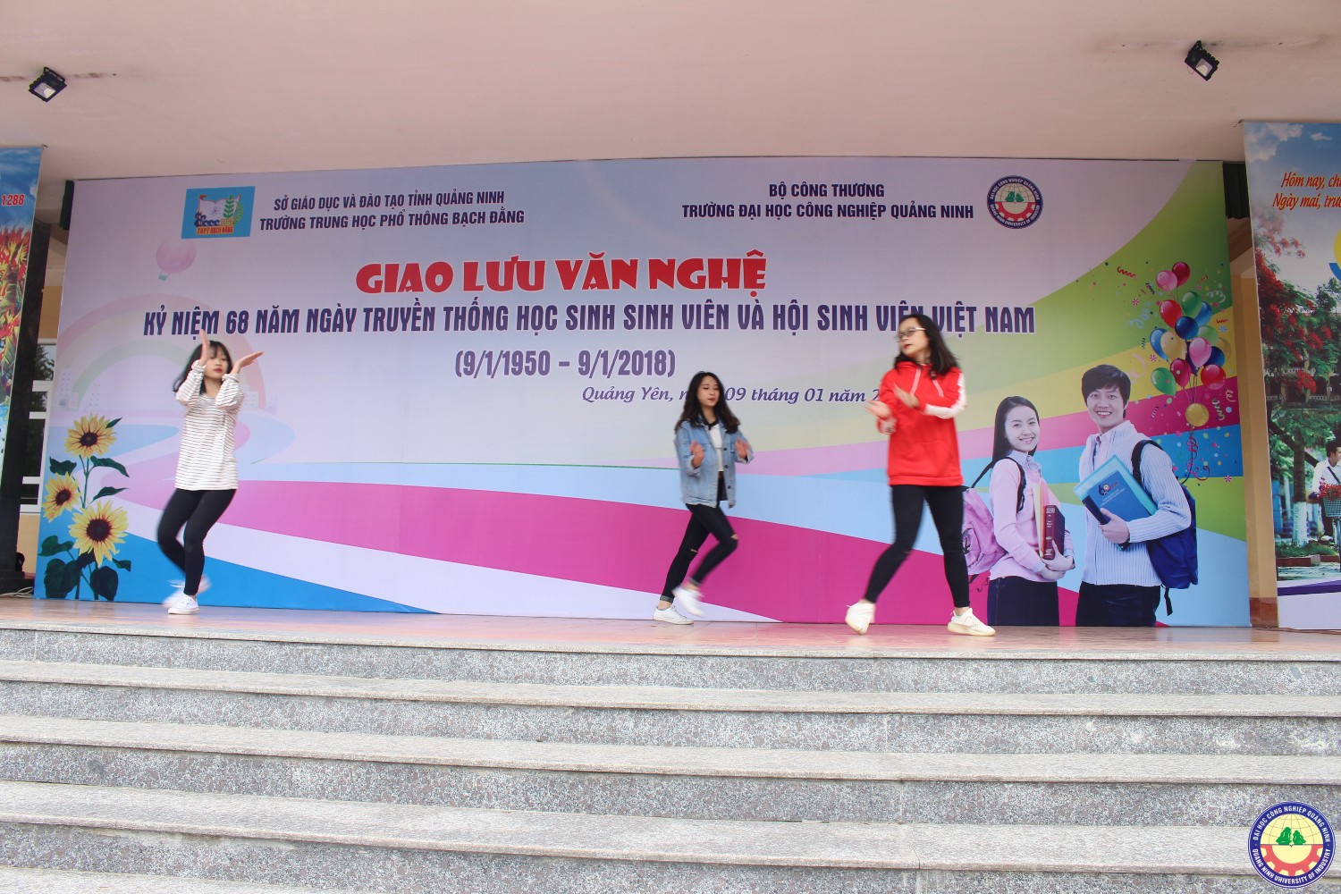 Giao lưu văn nghệ - tuyển sinh giữa trường ĐHCNQN và trường THPT Bạch Đằng (Quảng Yên) 9.1..2018
