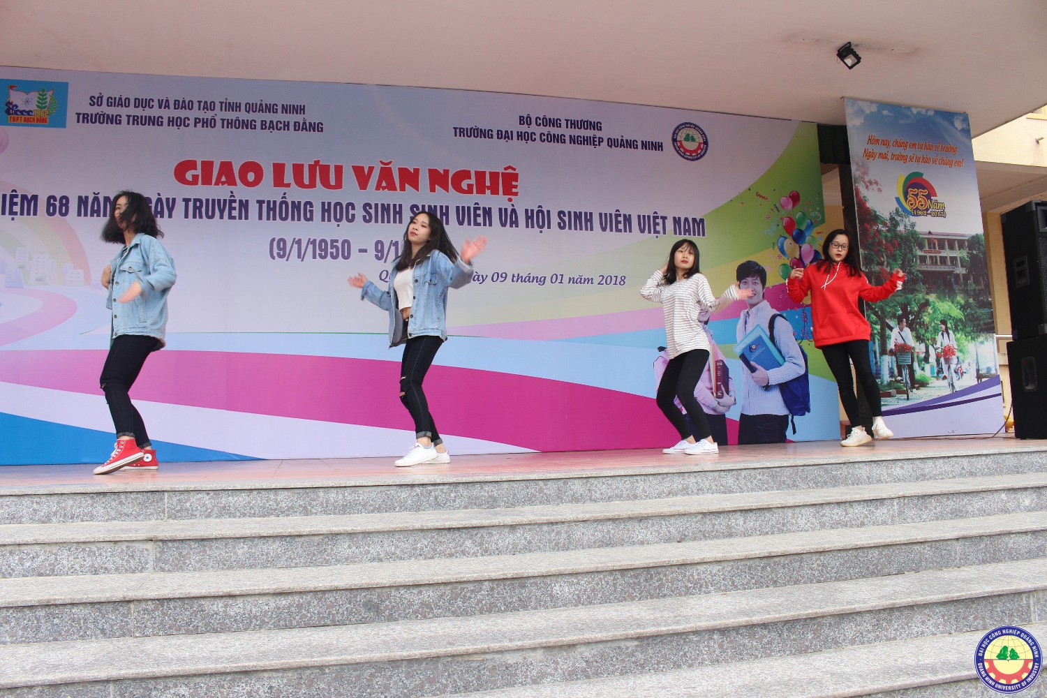 Giao lưu văn nghệ - tuyển sinh giữa trường ĐHCNQN và trường THPT Bạch Đằng (Quảng Yên) 9.1..2018