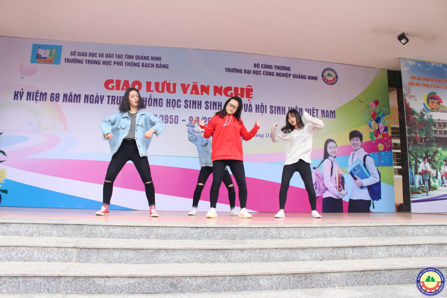 Giao lưu văn nghệ - tuyển sinh giữa trường ĐHCNQN và trường THPT Bạch Đằng (Quảng Yên) 9.1..2018