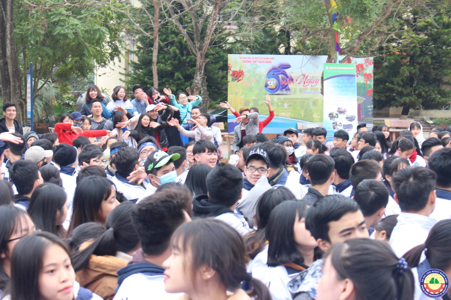 Giao lưu văn nghệ - tuyển sinh giữa trường ĐHCNQN và trường THPT Bạch Đằng (Quảng Yên) 9.1..2018