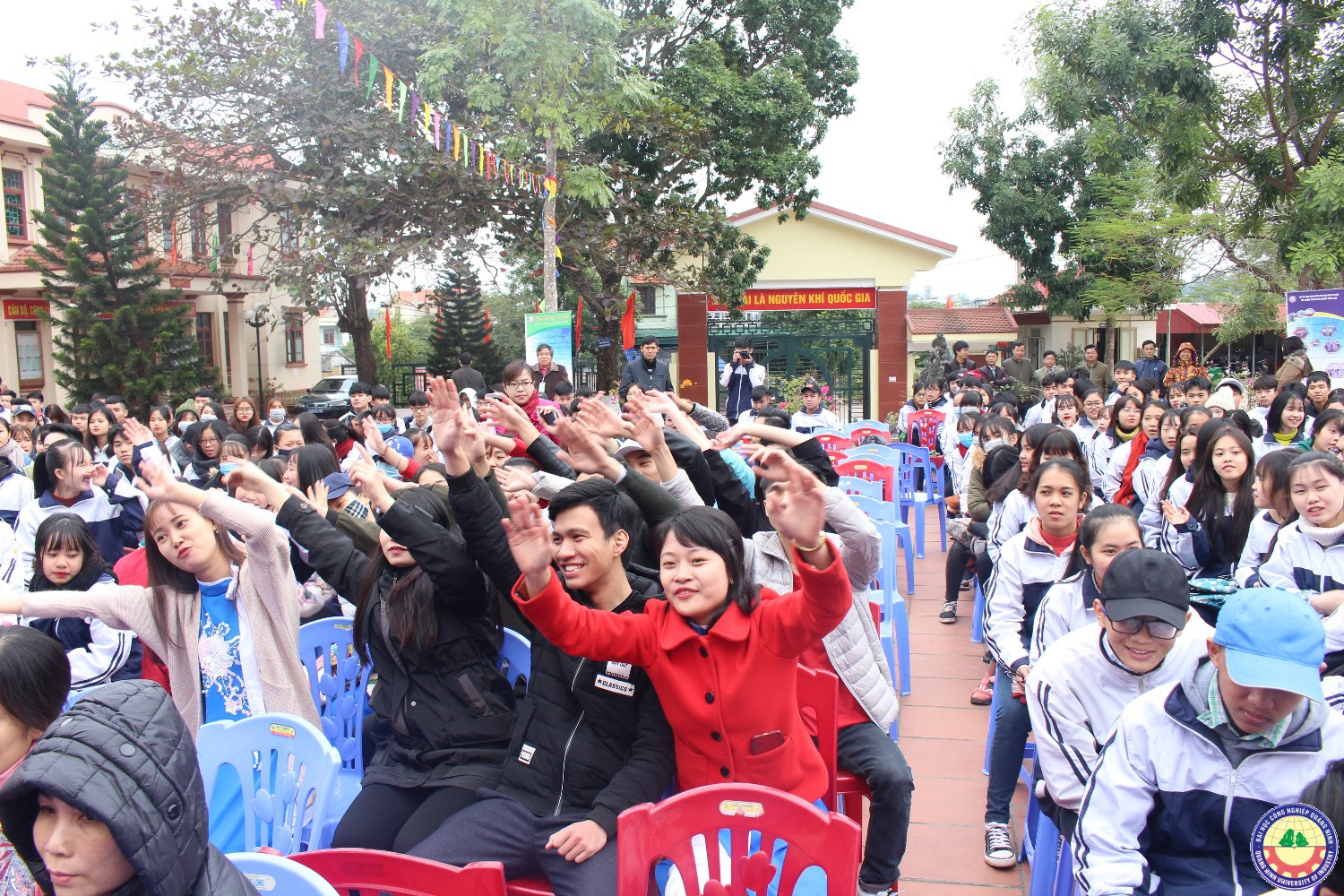 Giao lưu văn nghệ - tuyển sinh giữa trường ĐHCNQN và trường THPT Bạch Đằng (Quảng Yên) 9.1..2018
