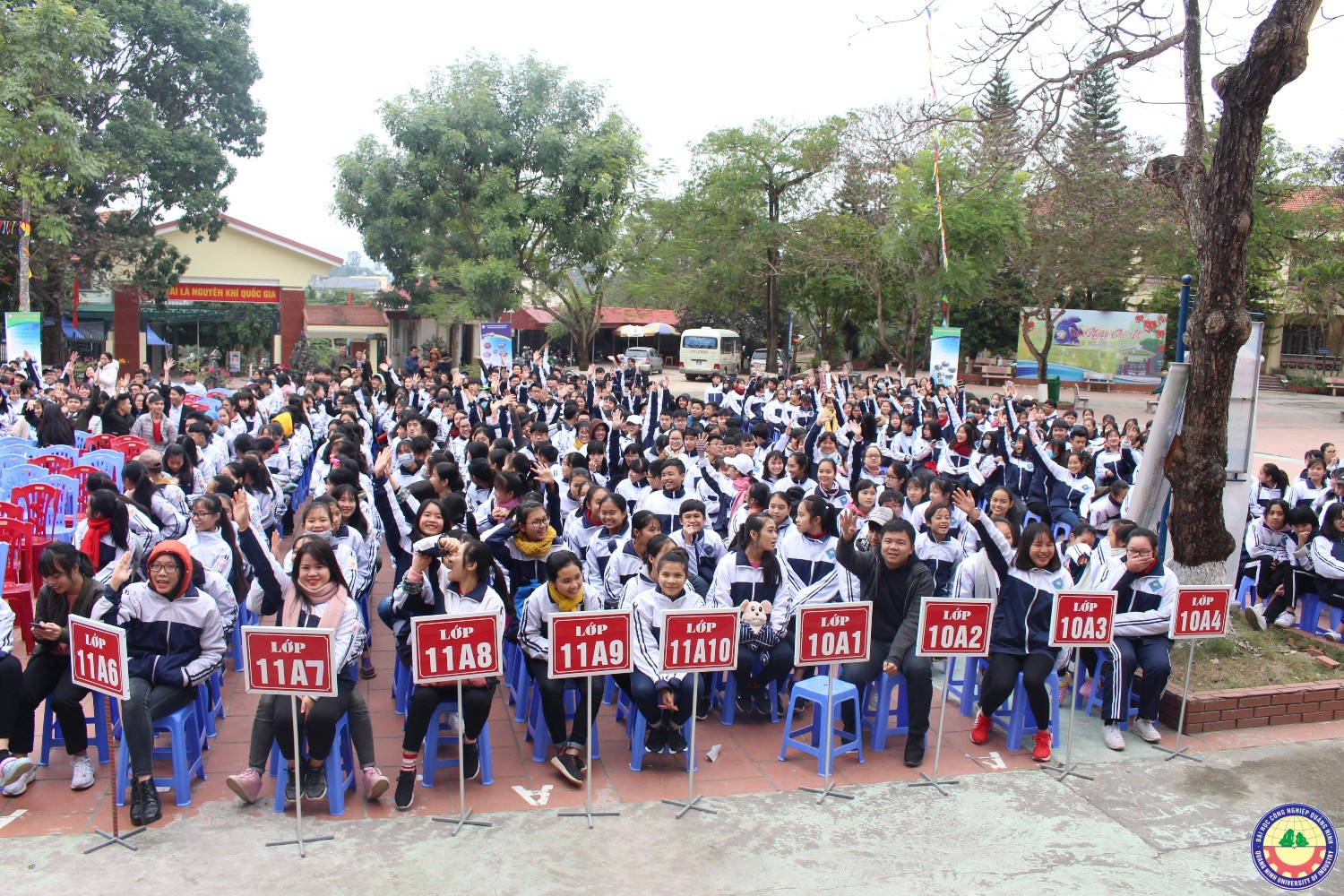 Giao lưu văn nghệ - tuyển sinh giữa trường ĐHCNQN và trường THPT Bạch Đằng (Quảng Yên) 9.1..2018