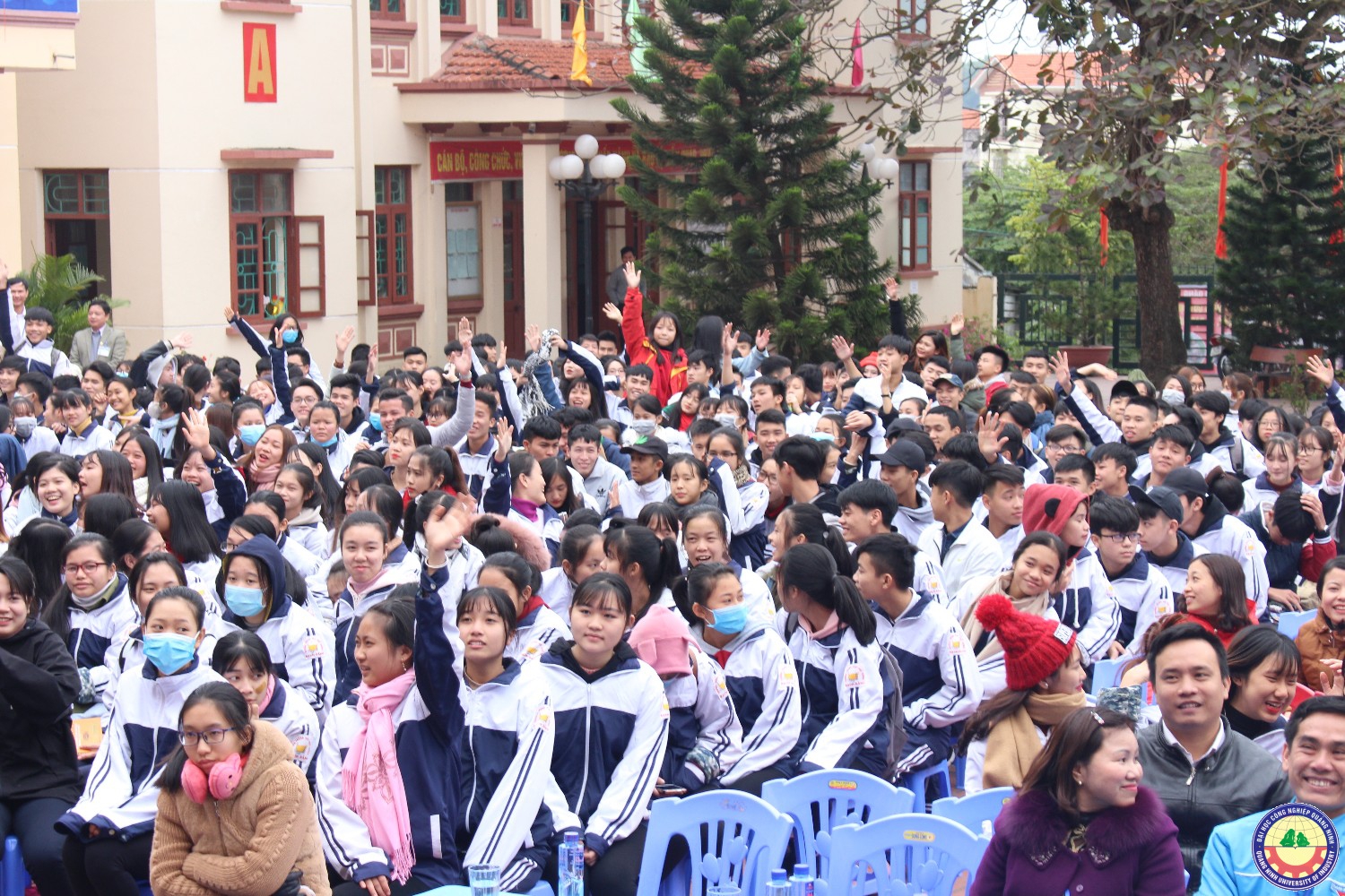 Giao lưu văn nghệ - tuyển sinh giữa trường ĐHCNQN và trường THPT Bạch Đằng (Quảng Yên) 9.1..2018