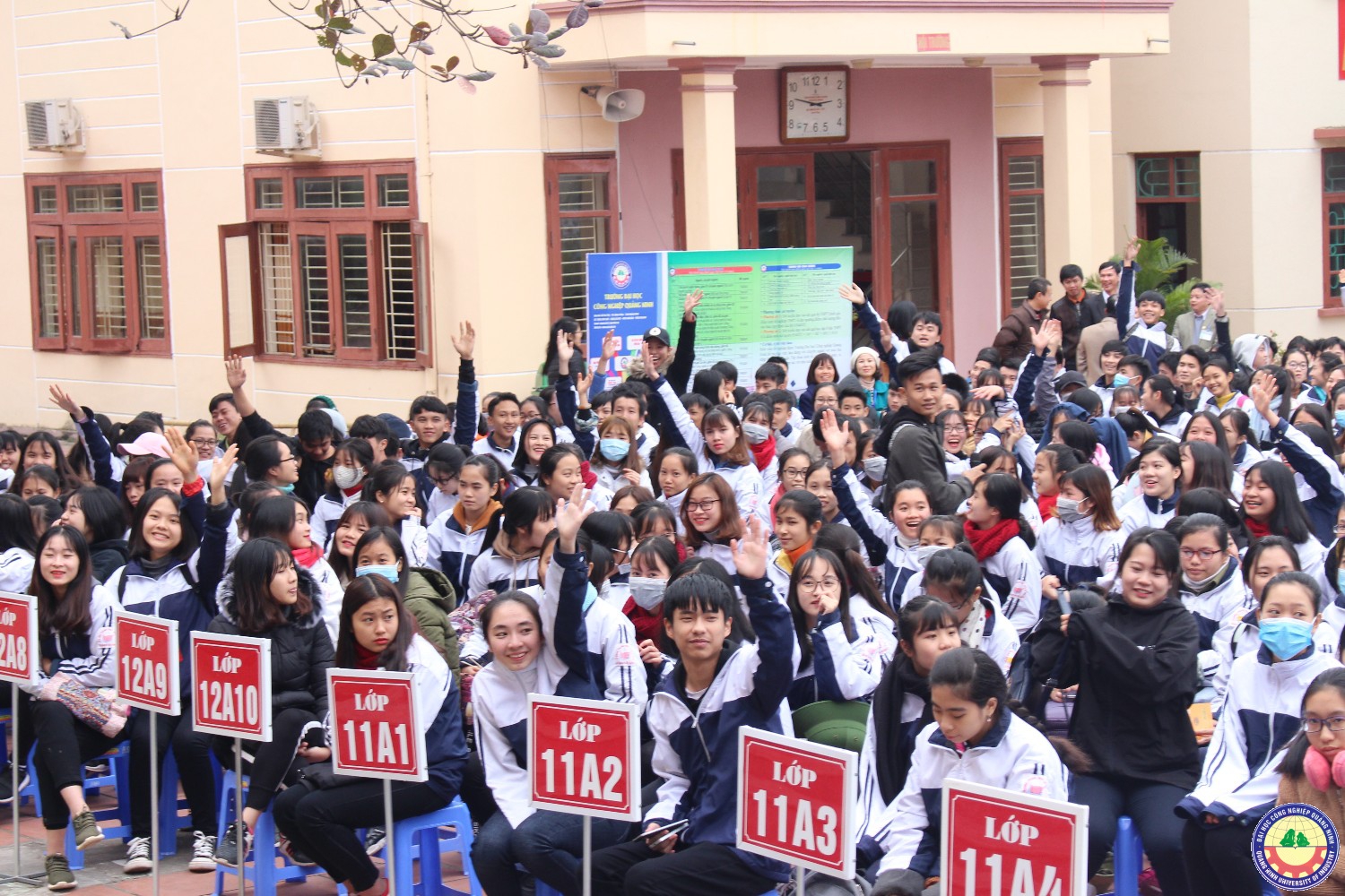 Giao lưu văn nghệ - tuyển sinh giữa trường ĐHCNQN và trường THPT Bạch Đằng (Quảng Yên) 9.1..2018