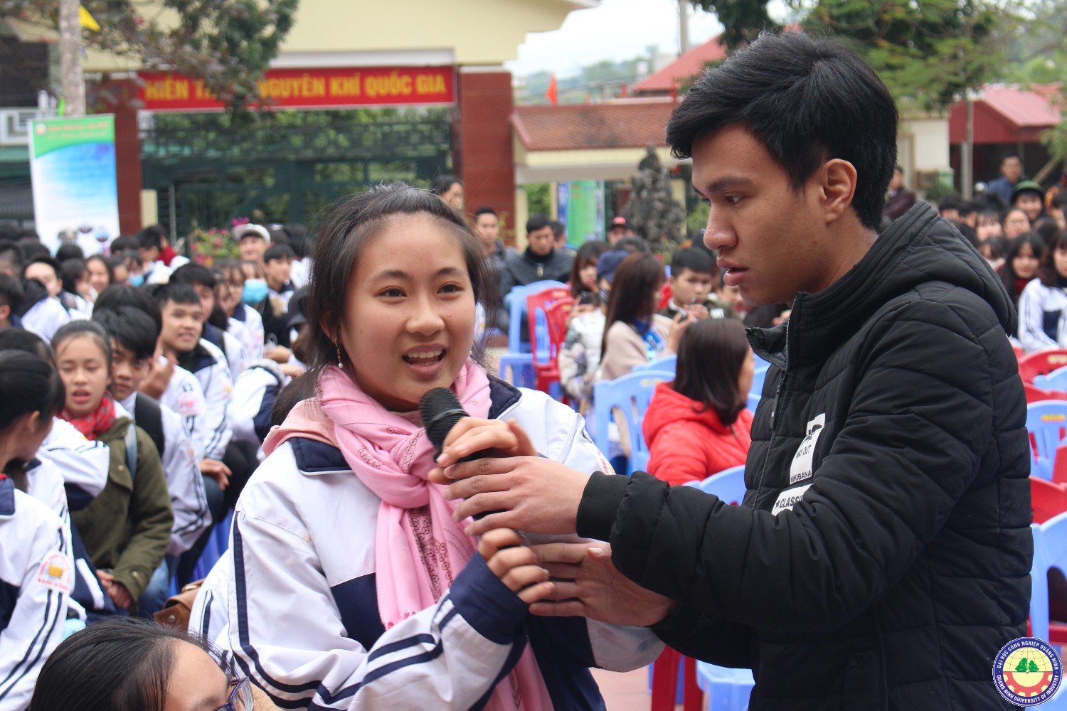 Giao lưu văn nghệ - tuyển sinh giữa trường ĐHCNQN và trường THPT Bạch Đằng (Quảng Yên) 9.1..2018