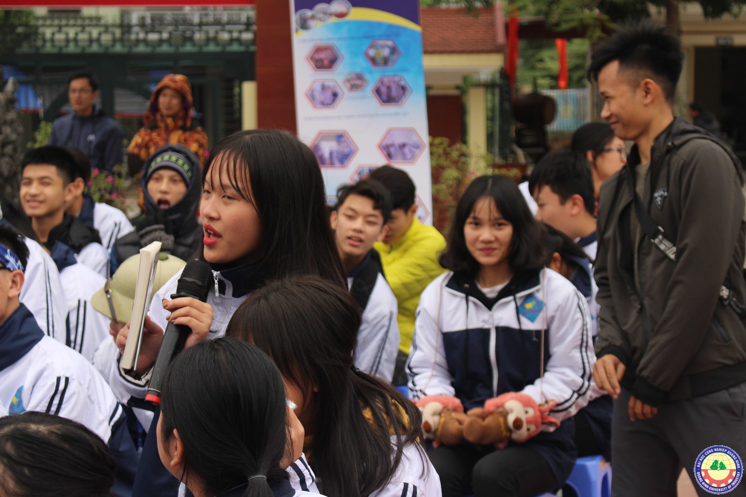 Giao lưu văn nghệ - tuyển sinh giữa trường ĐHCNQN và trường THPT Bạch Đằng (Quảng Yên) 9.1..2018