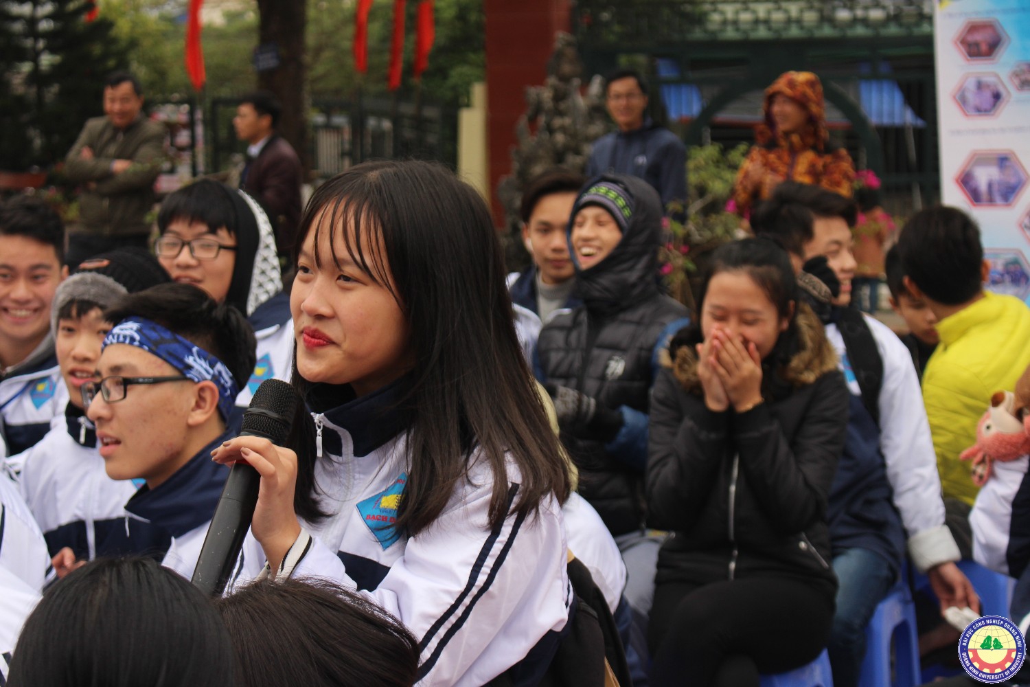 Giao lưu văn nghệ - tuyển sinh giữa trường ĐHCNQN và trường THPT Bạch Đằng (Quảng Yên) 9.1..2018