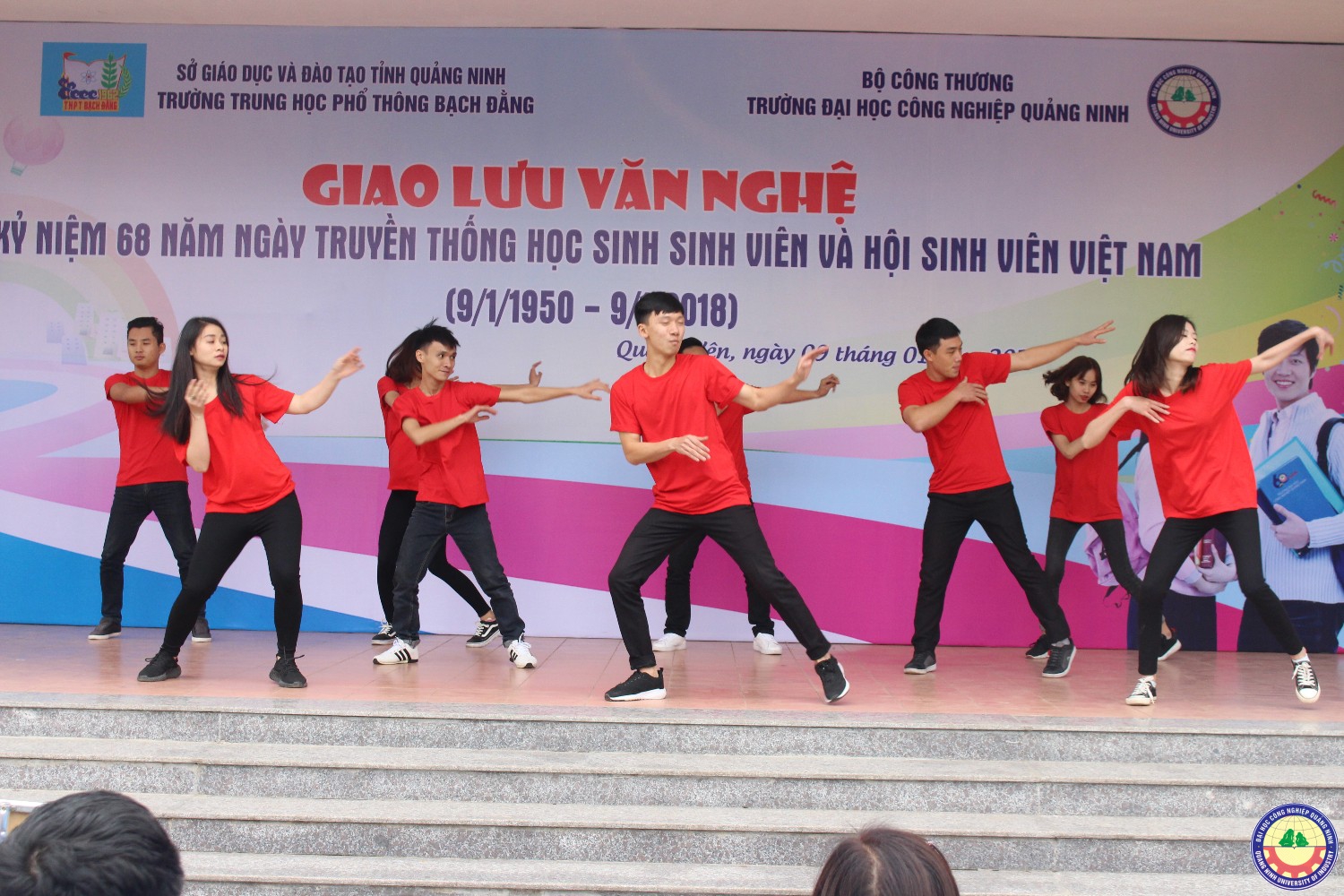 Giao lưu văn nghệ - tuyển sinh giữa trường ĐHCNQN và trường THPT Bạch Đằng (Quảng Yên) 9.1..2018