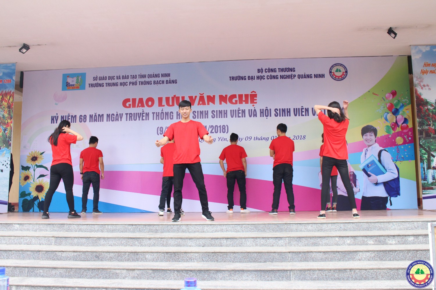 Giao lưu văn nghệ - tuyển sinh giữa trường ĐHCNQN và trường THPT Bạch Đằng (Quảng Yên) 9.1..2018