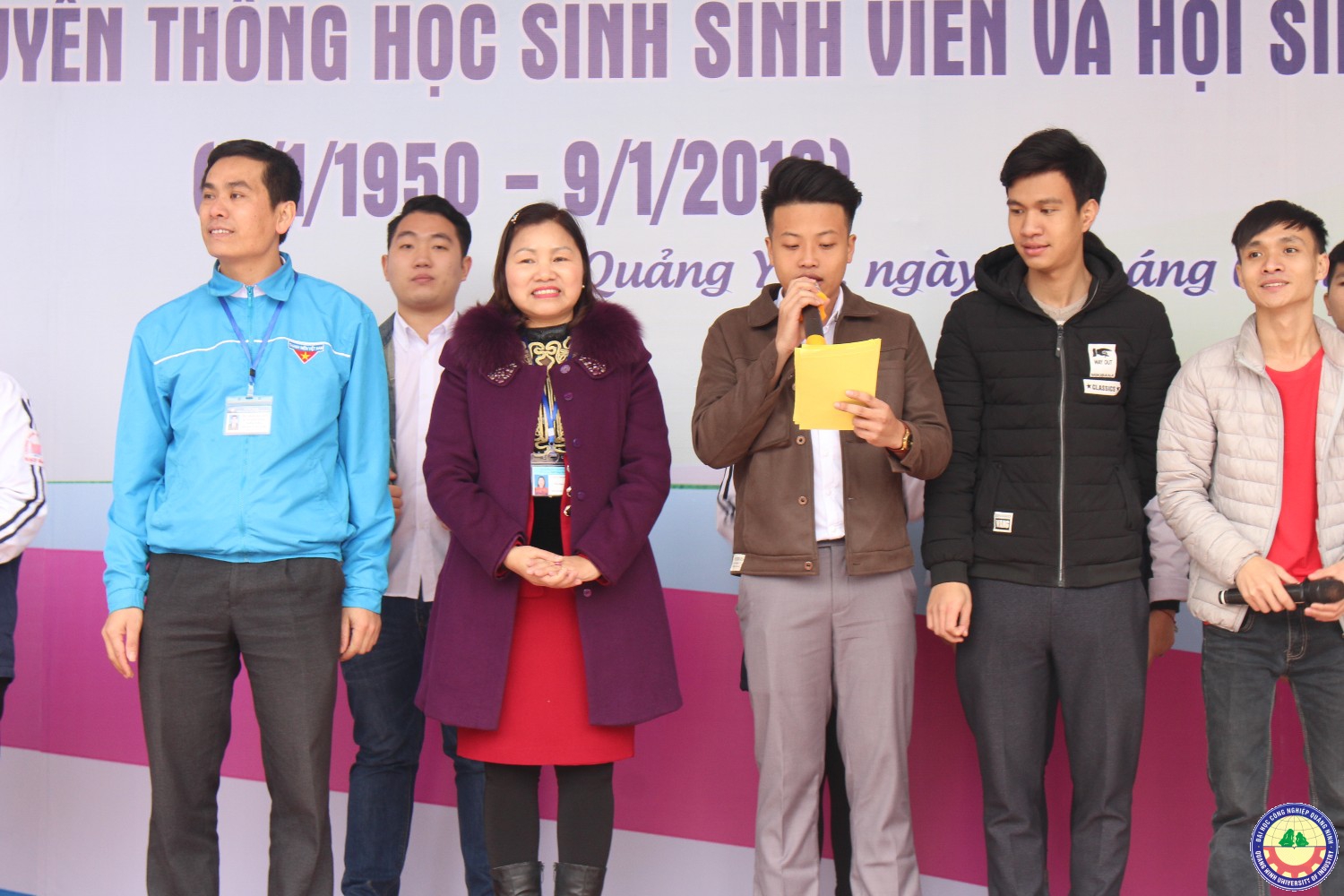 Giao lưu văn nghệ - tuyển sinh giữa trường ĐHCNQN và trường THPT Bạch Đằng (Quảng Yên) 9.1..2018
