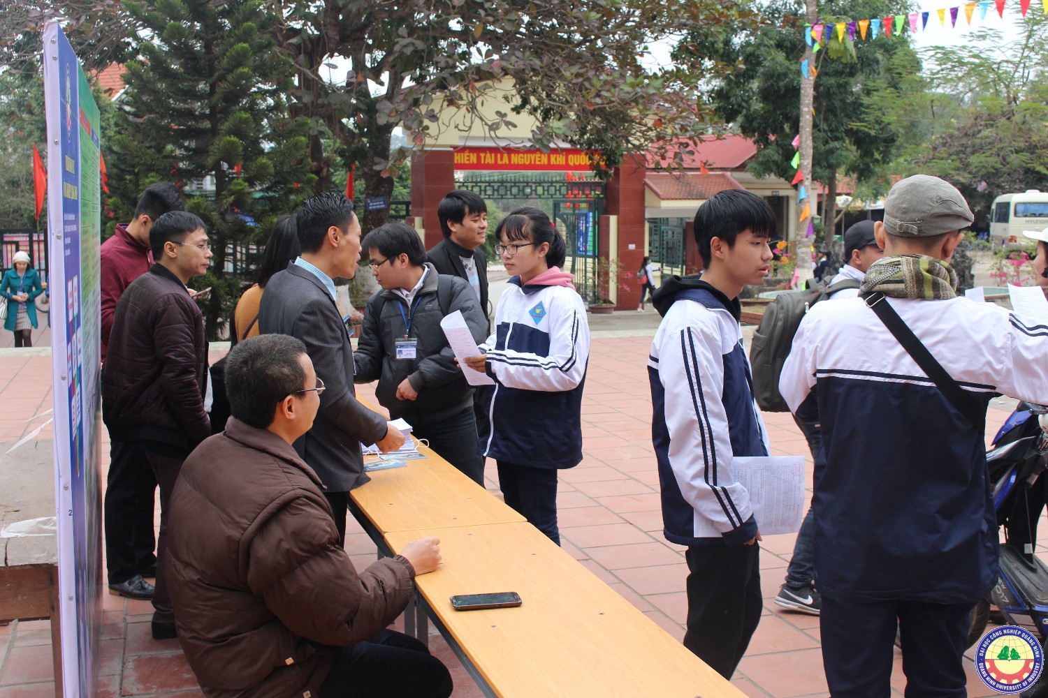 Giao lưu văn nghệ - tuyển sinh giữa trường ĐHCNQN và trường THPT Bạch Đằng (Quảng Yên) 9.1..2018
